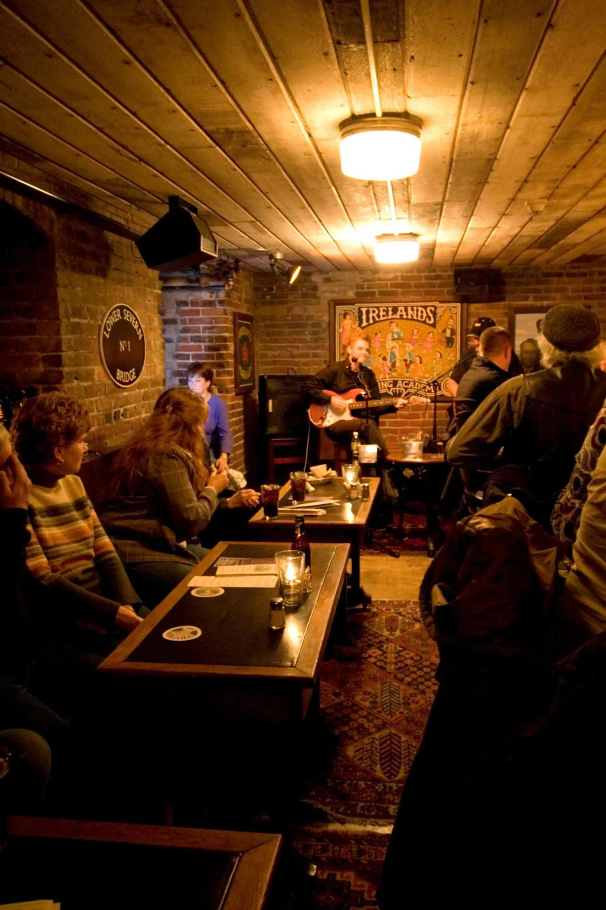 Evening entertainment in McMenamins Hotel Oregon
