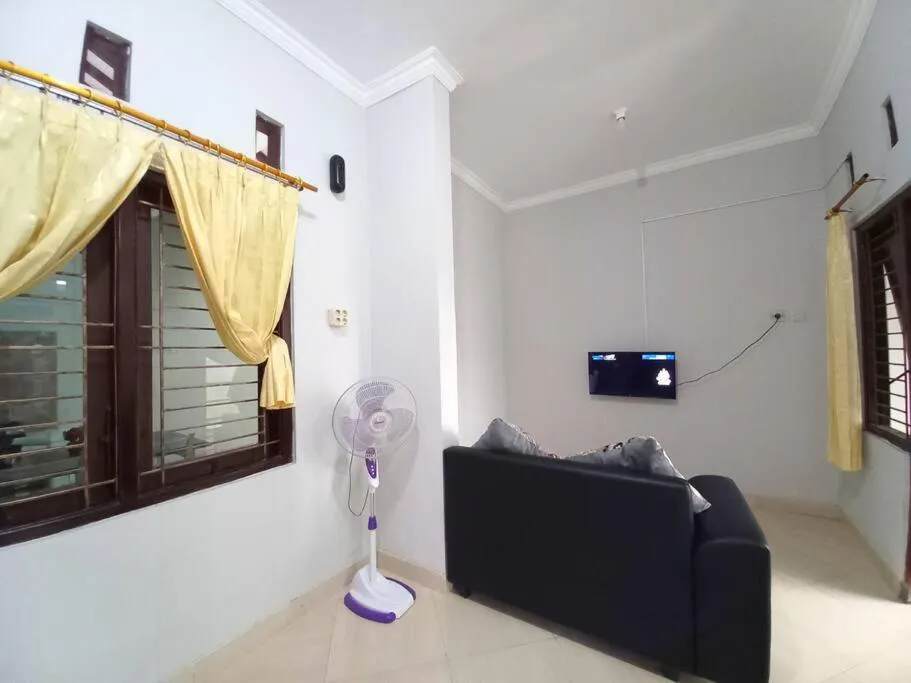 TV and multimedia in Homestay Syariah Dekat Monjali dan Jogja City Mall by Simply Homy
