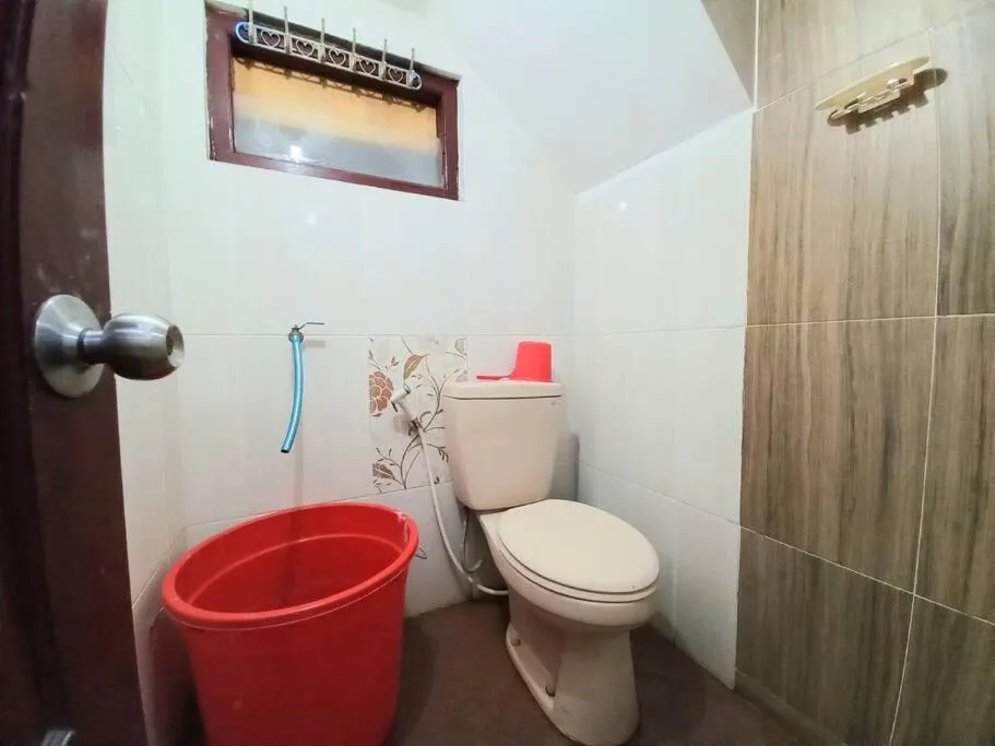 Toilet in Homestay Syariah Dekat Monjali dan Jogja City Mall by Simply Homy