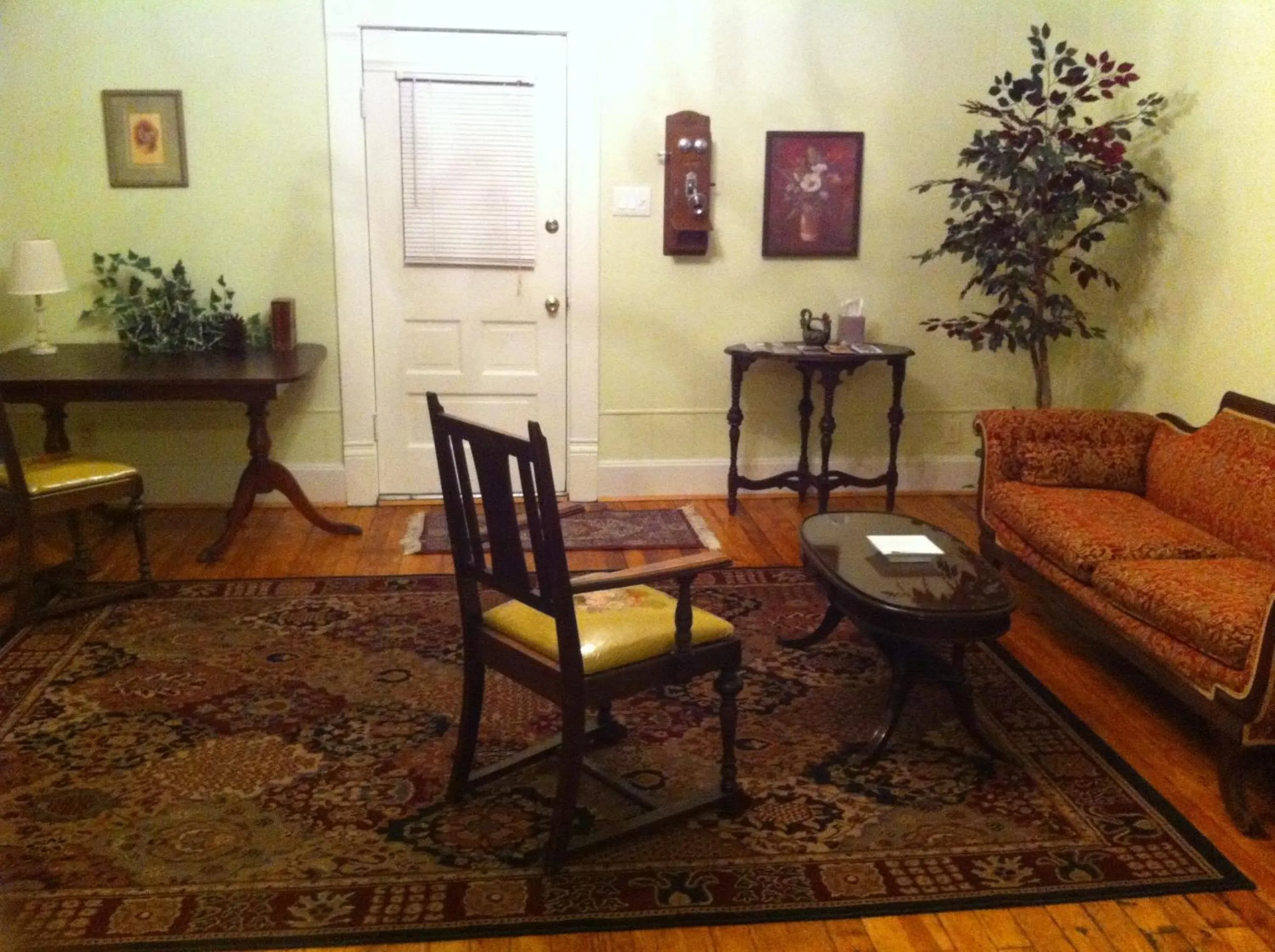 Living room in Brooks House Suites