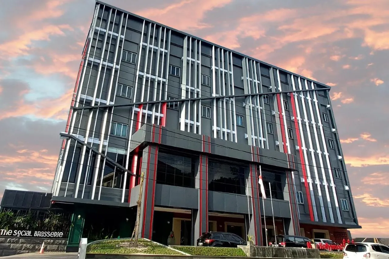 Property building in New Hollywood hotel