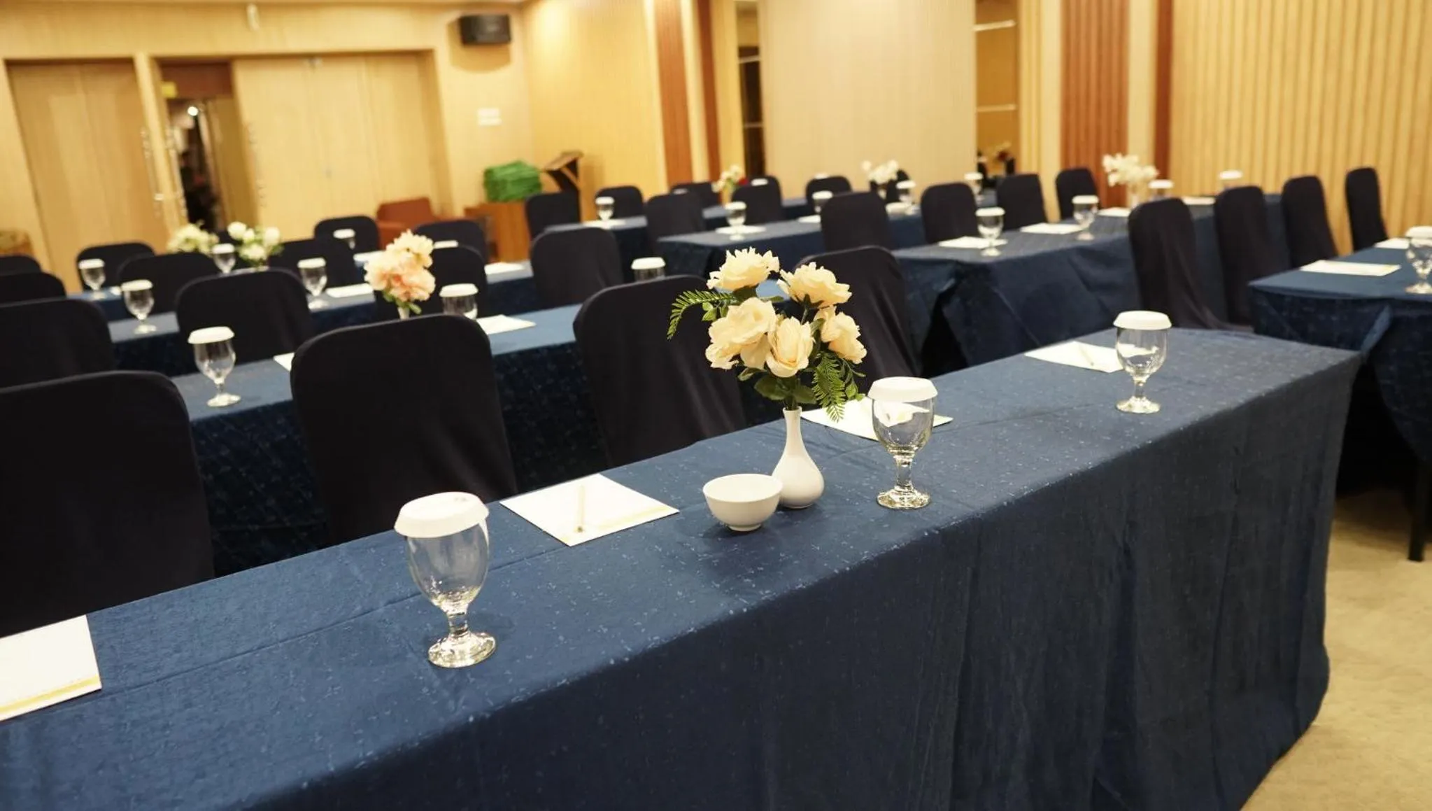 Meeting/conference room in New Hollywood hotel