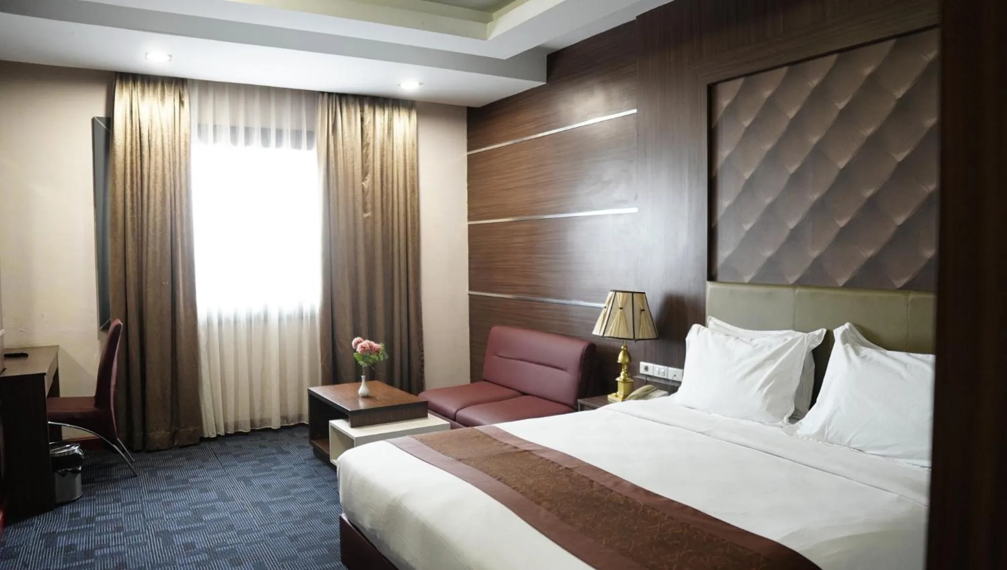 Bedroom in New Hollywood hotel