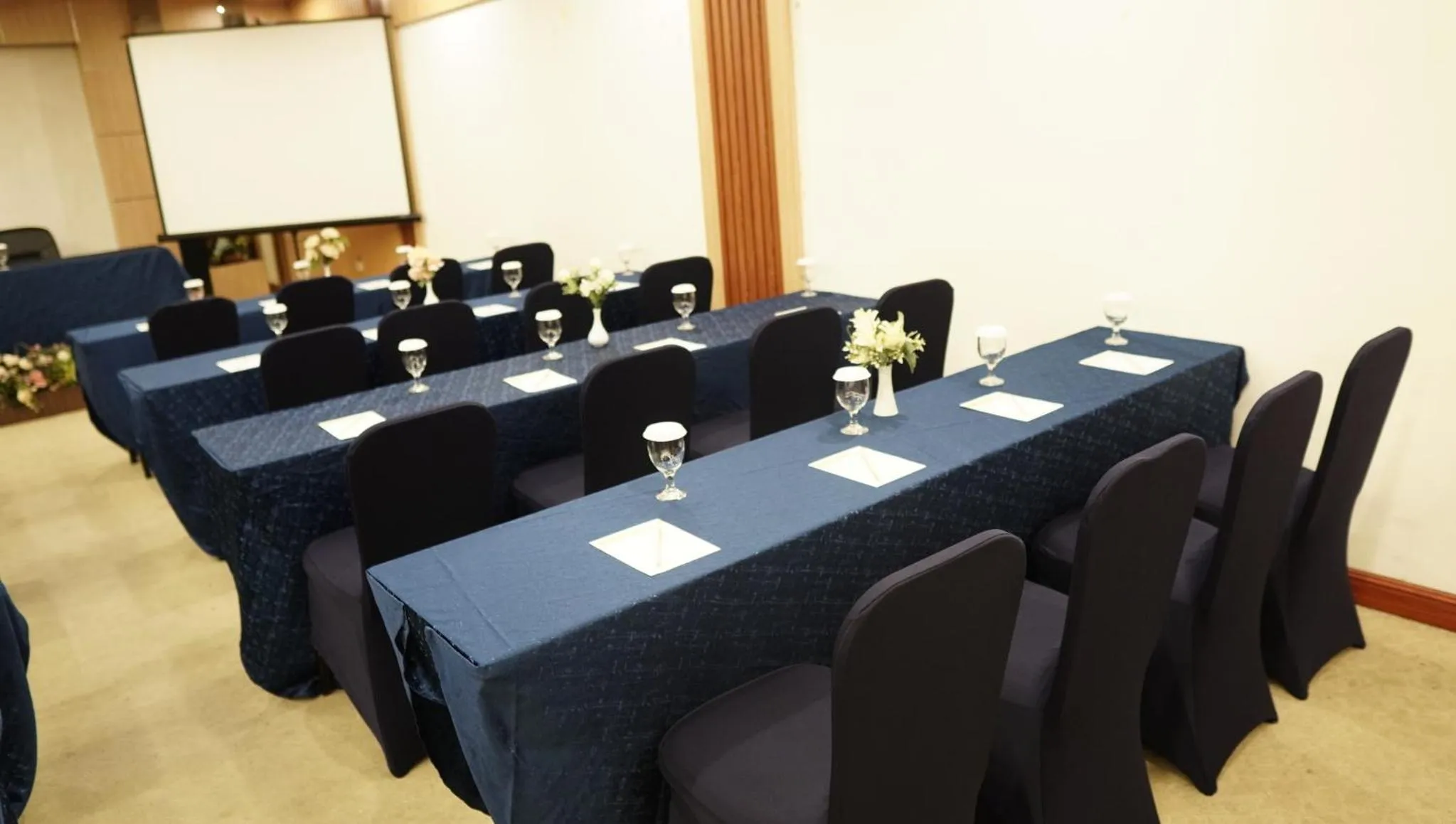 Meeting/conference room in New Hollywood hotel