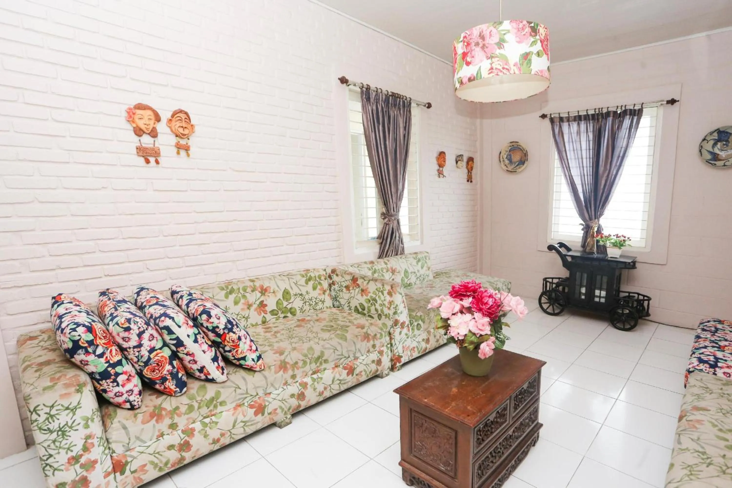 Photo of the whole room in Collection O Bogor Puncak Near Gunung Mas Formerly Villa Bunga Bunga