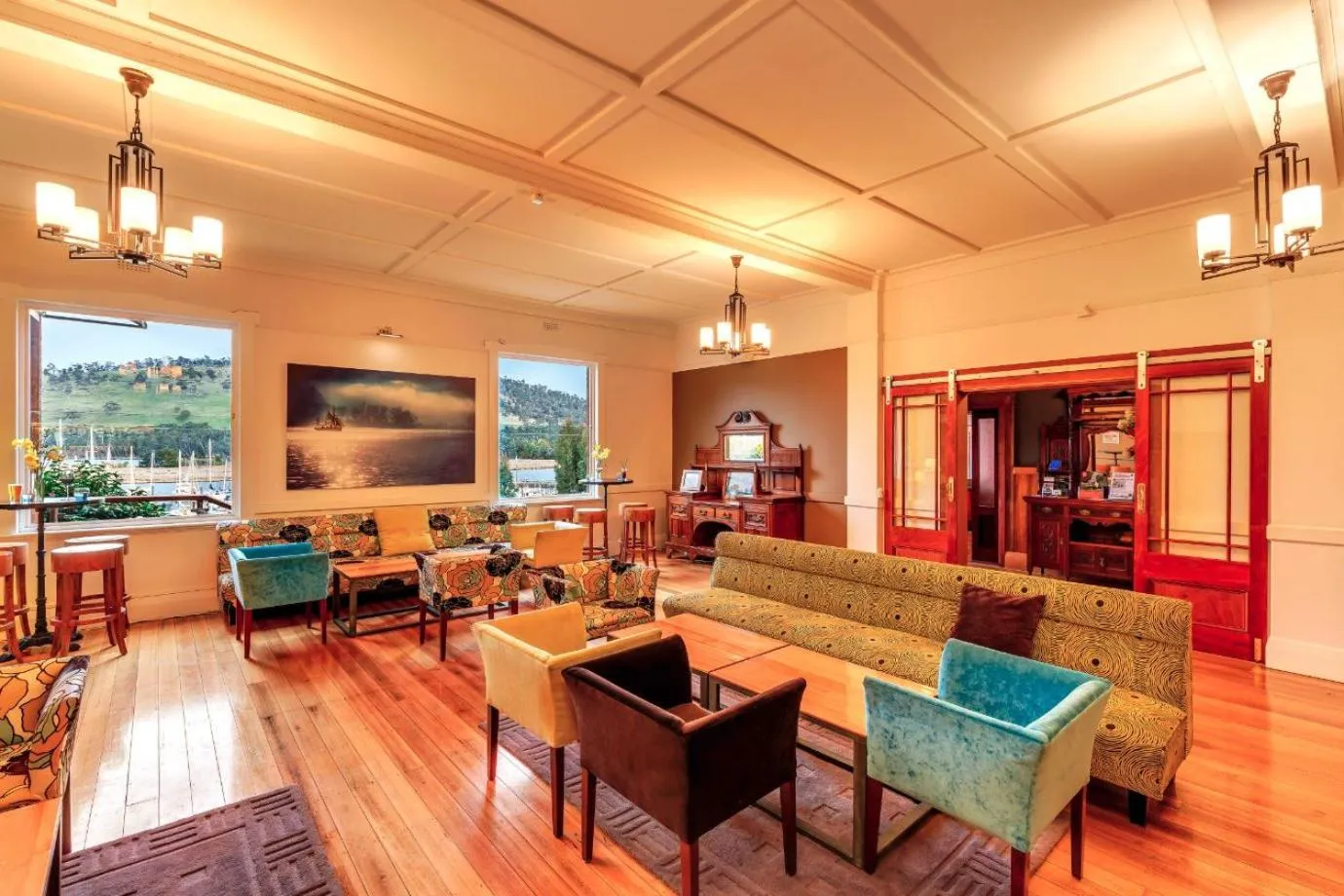 Communal lounge/ TV room in Kermandie Hotel