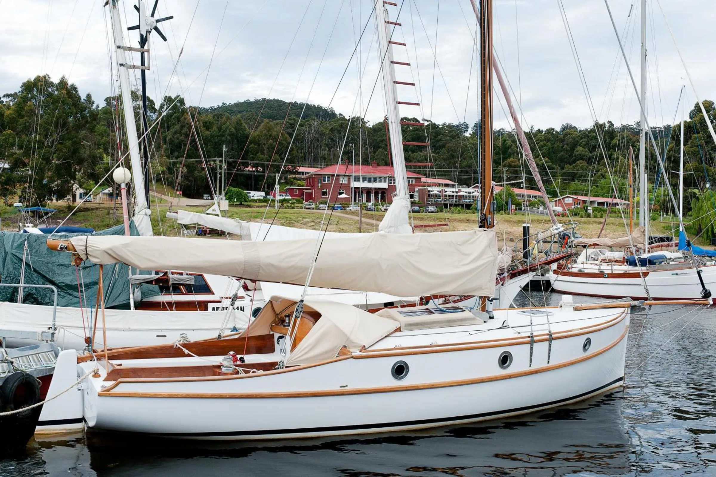 Facade/entrance in Kermandie Hotel