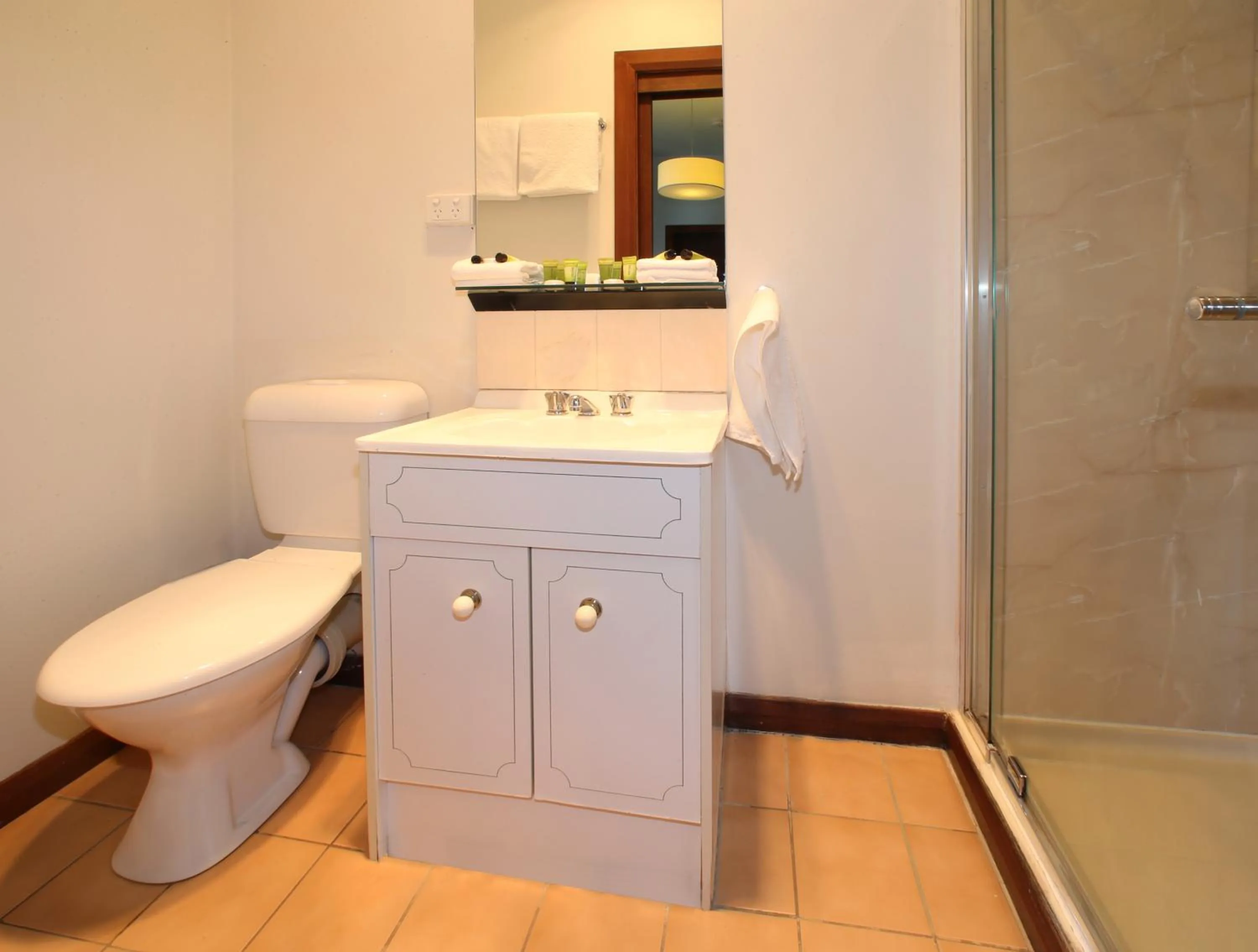 Bathroom in Kermandie Hotel