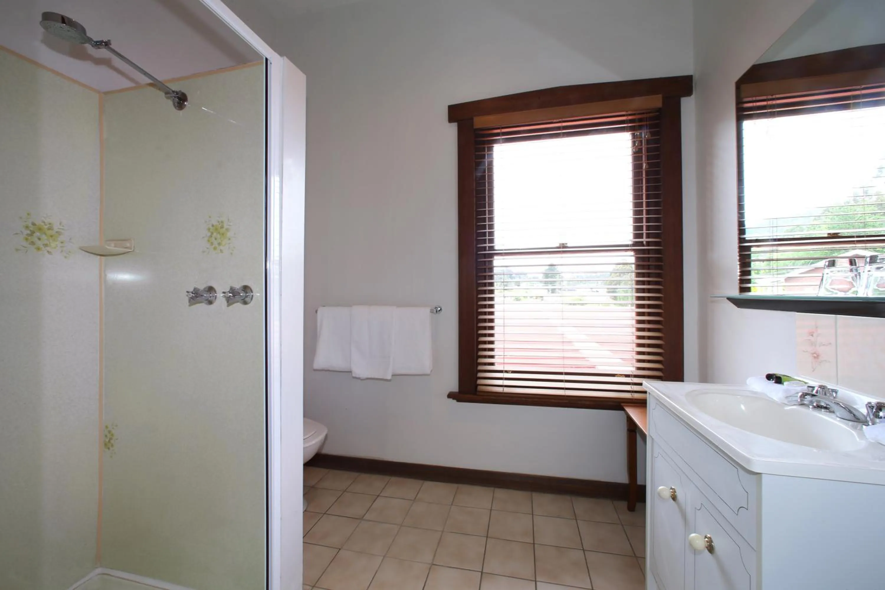 Bathroom in Kermandie Hotel