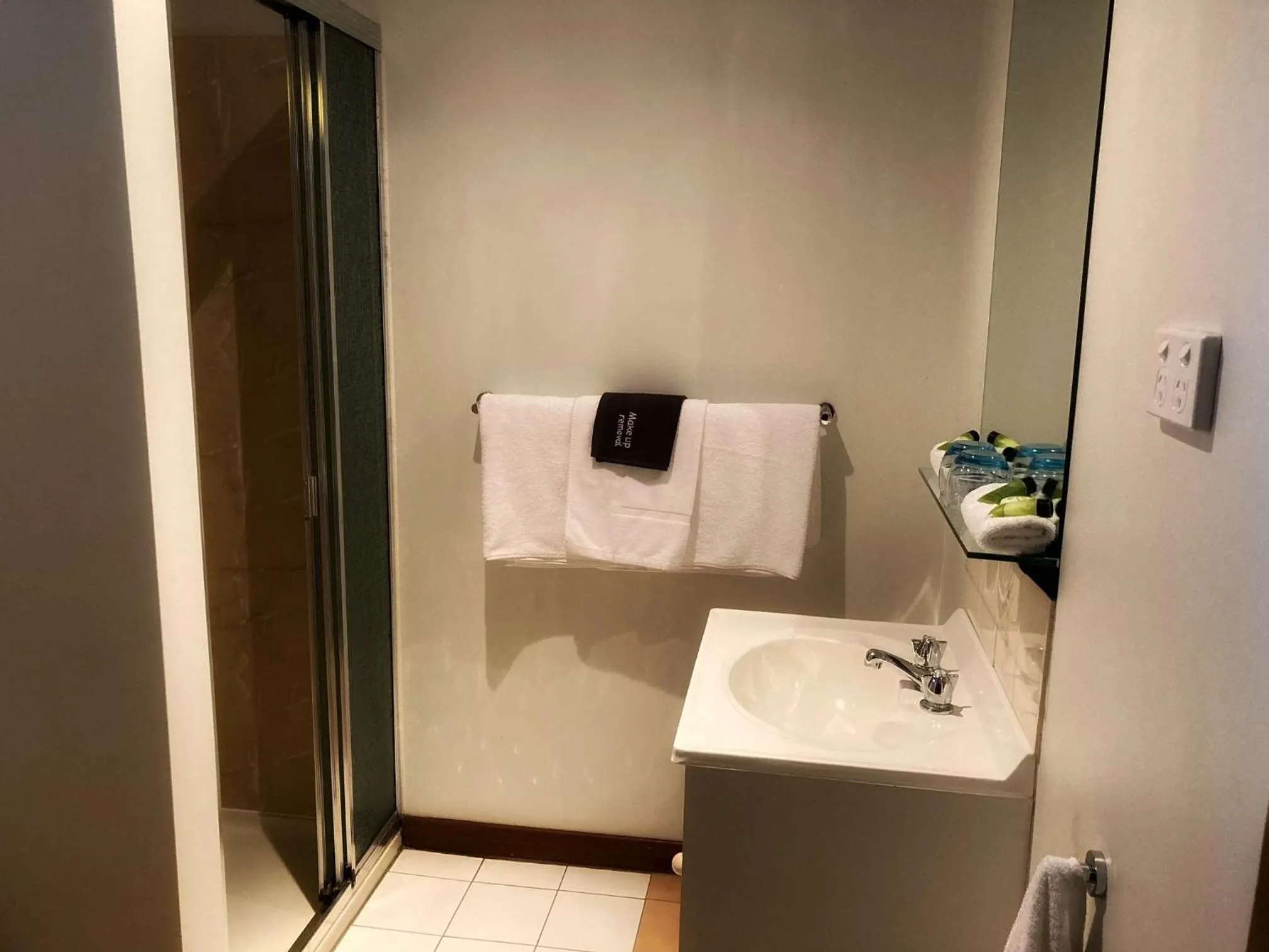 Shower in Kermandie Hotel