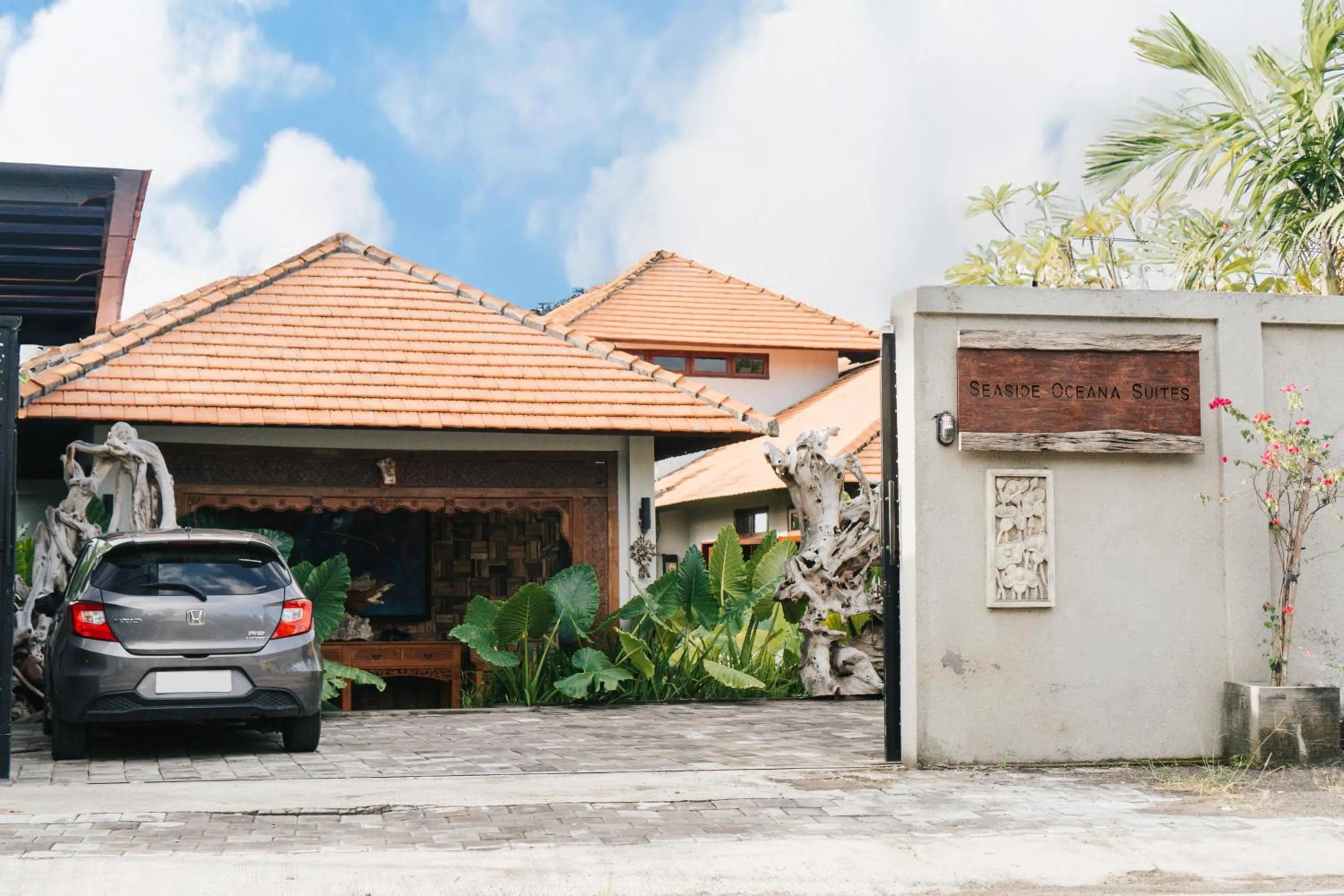 Parking in Seaside Oceana Suites by Mahaprana