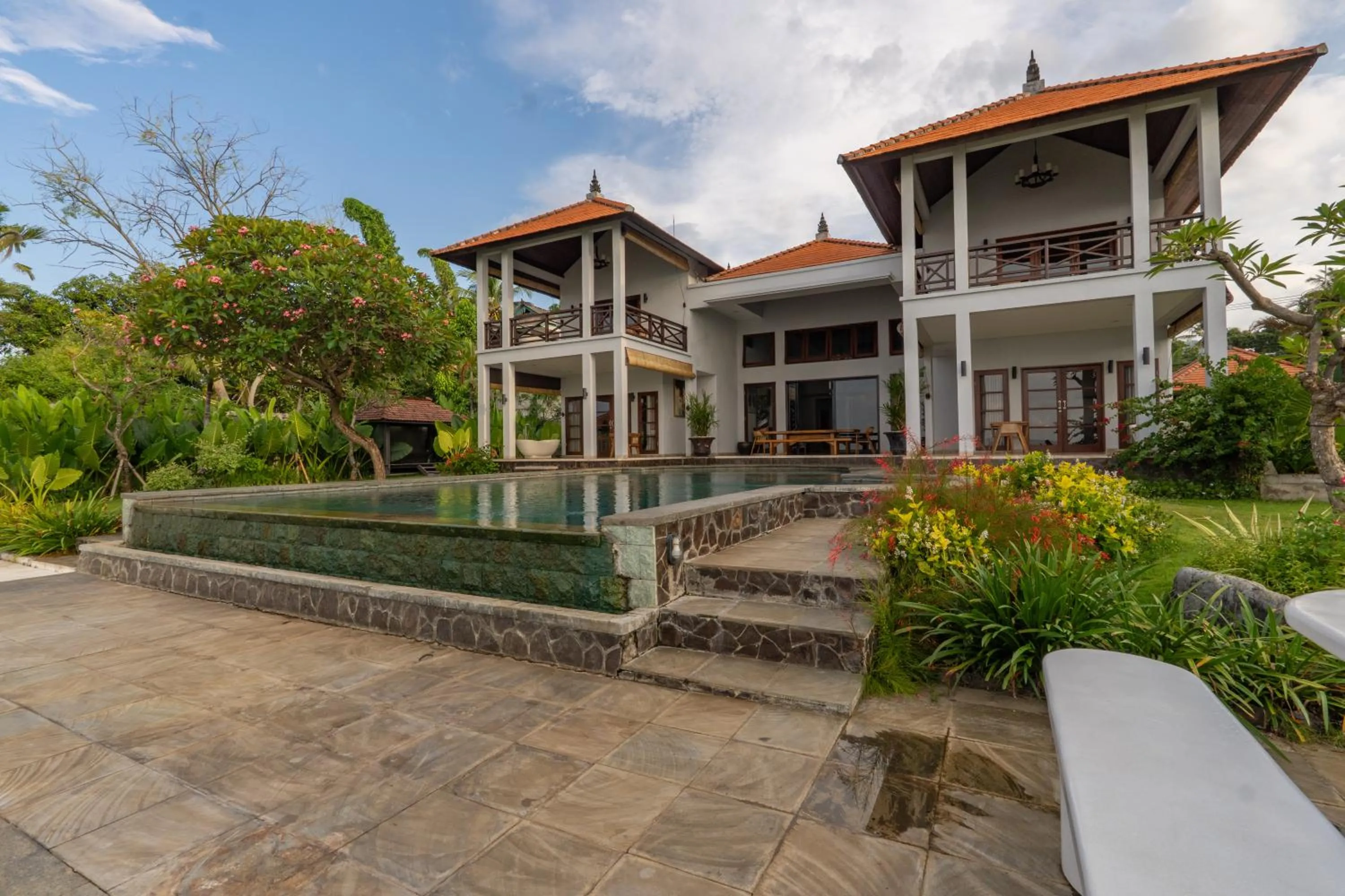 Property building in Seaside Oceana Suites by Mahaprana