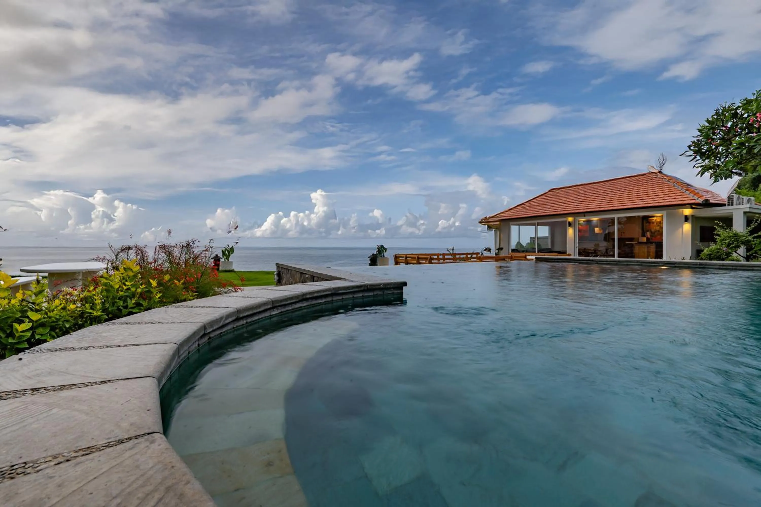 Natural landscape in Seaside Oceana Suites by Mahaprana