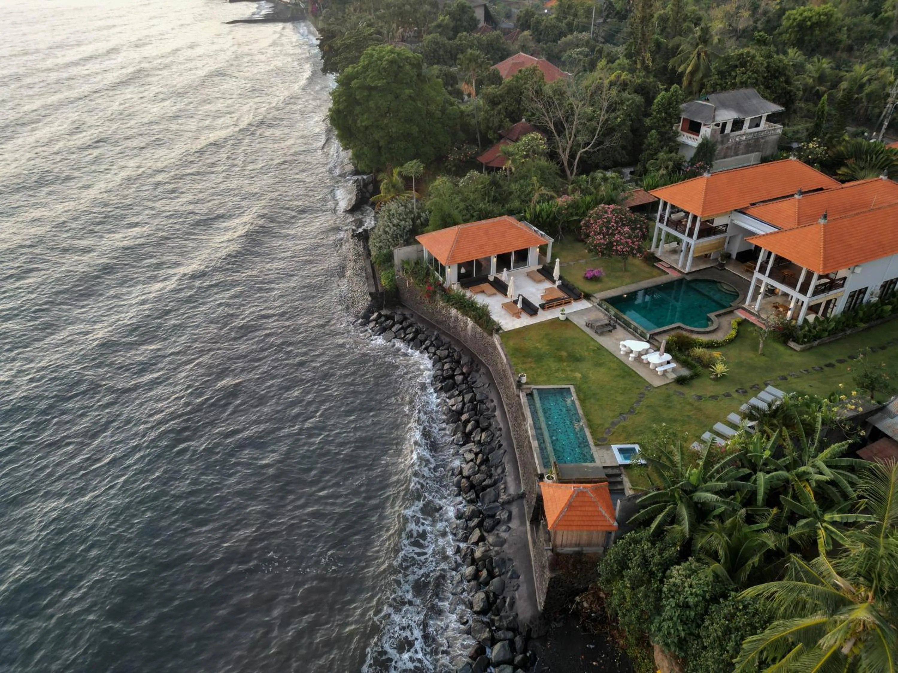 Property building in Seaside Oceana Suites by Mahaprana