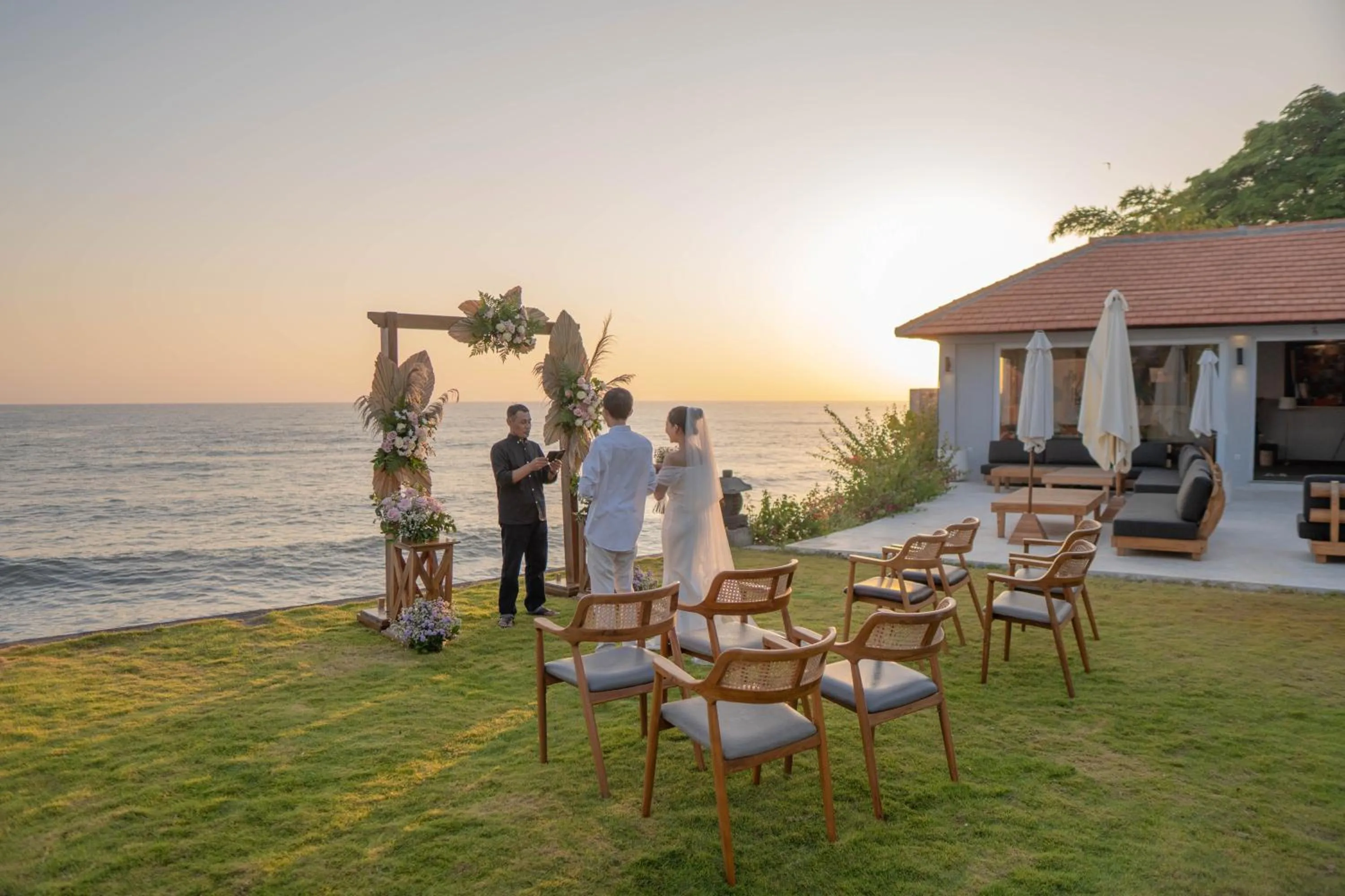 wedding in Seaside Oceana Suites by Mahaprana