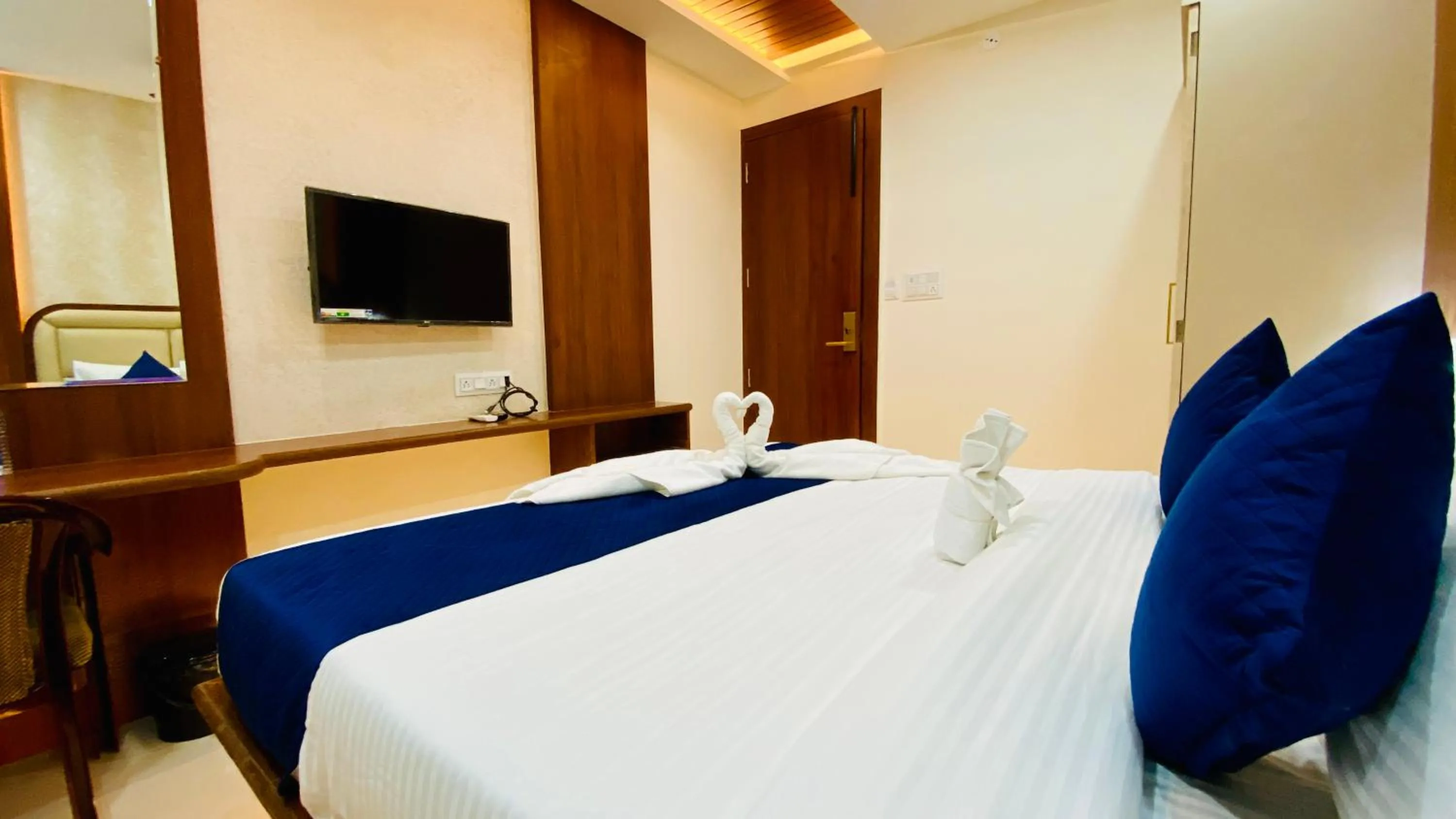 Bed in Hotel Pravasa Stay, Dewas Naka