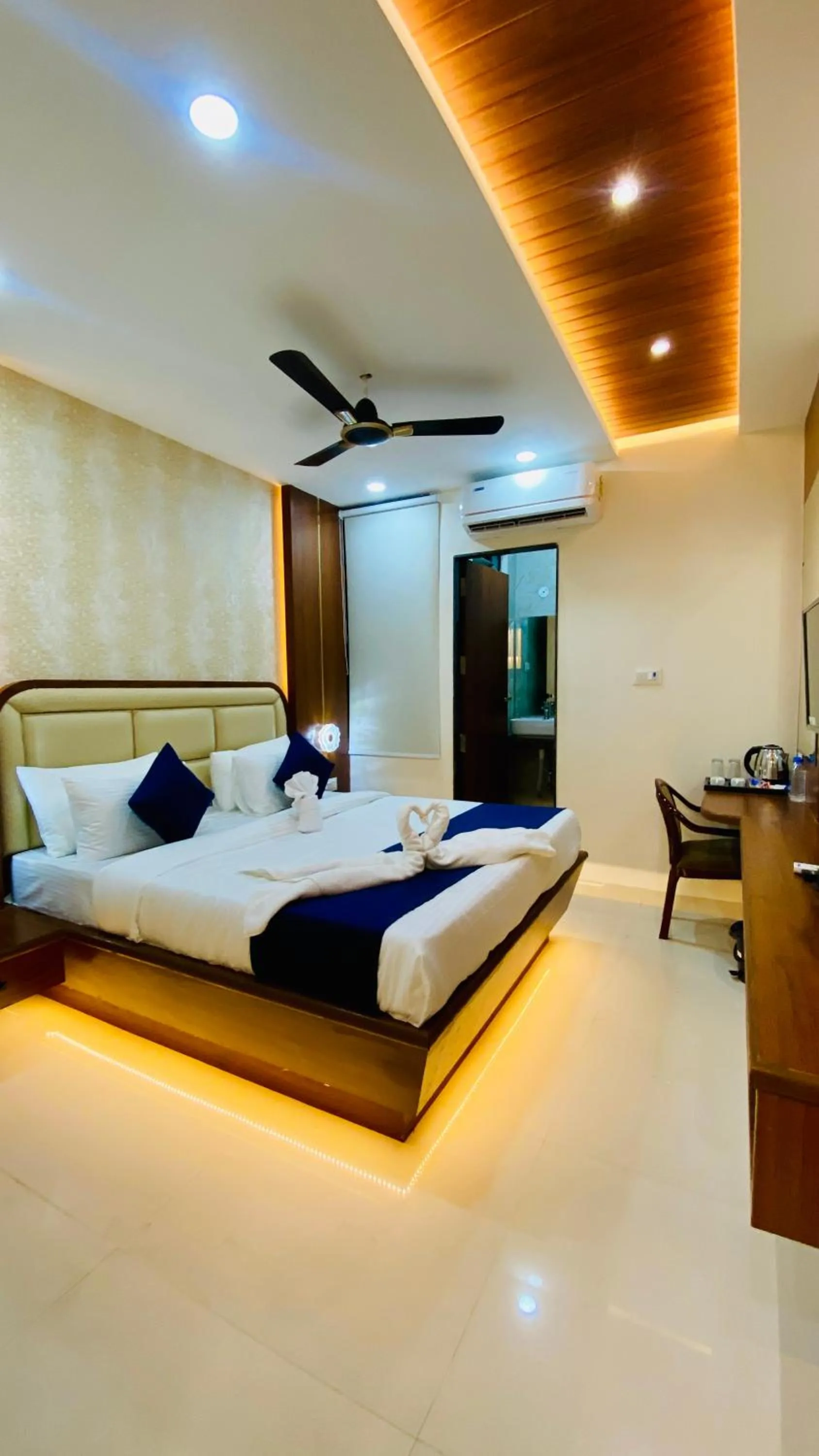 Bedroom, Bed in Hotel Pravasa Stay, Dewas Naka