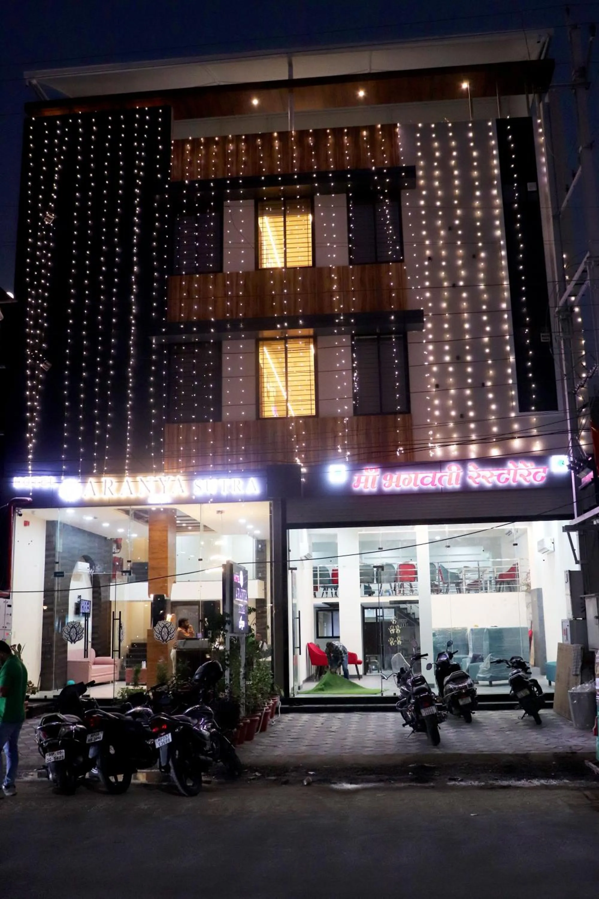 Property building in Hotel Pravasa Stay, Dewas Naka