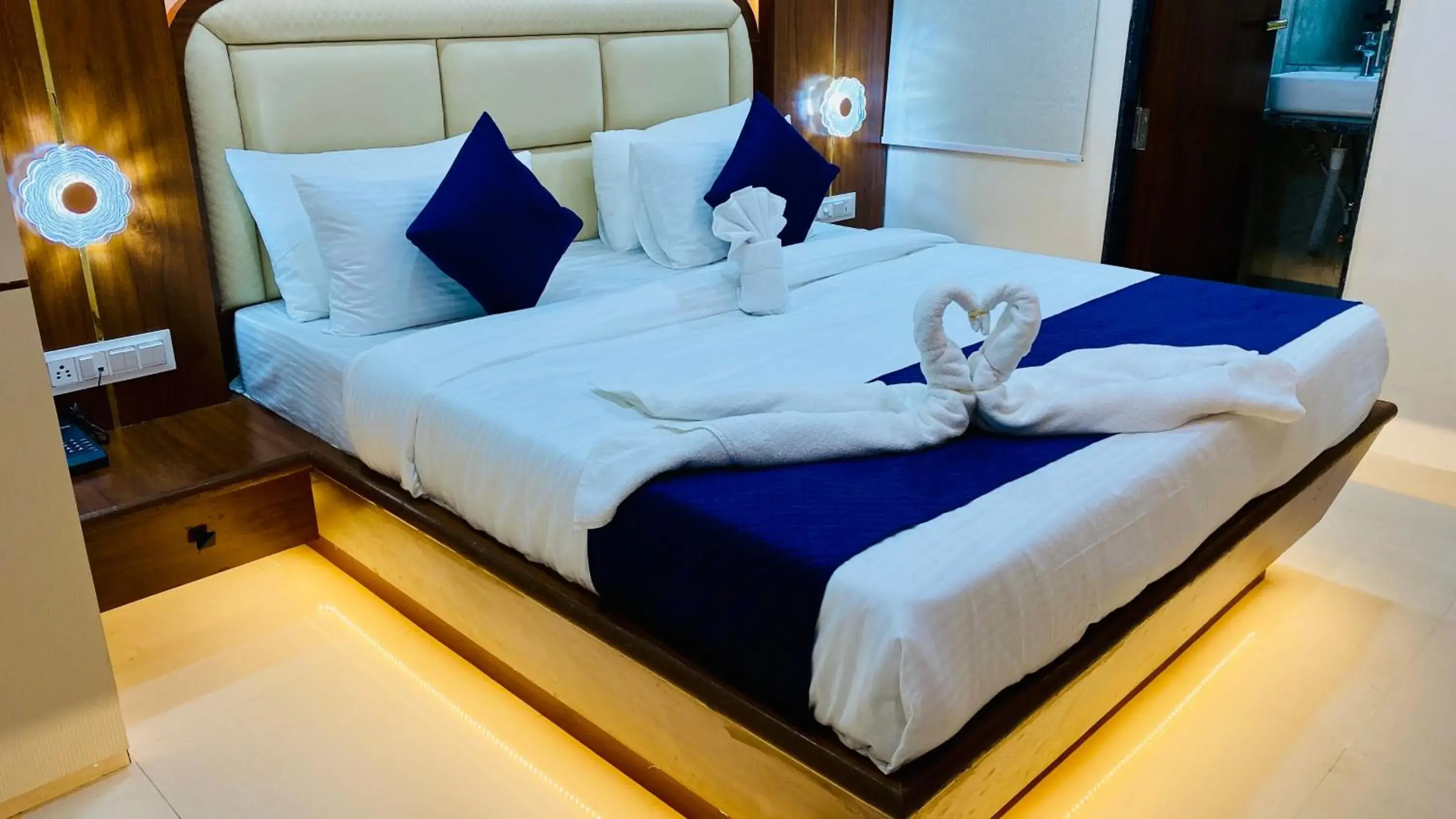 Bed in Hotel Pravasa Stay, Dewas Naka Bed in Hotel Pravasa Stay, Dewas Naka