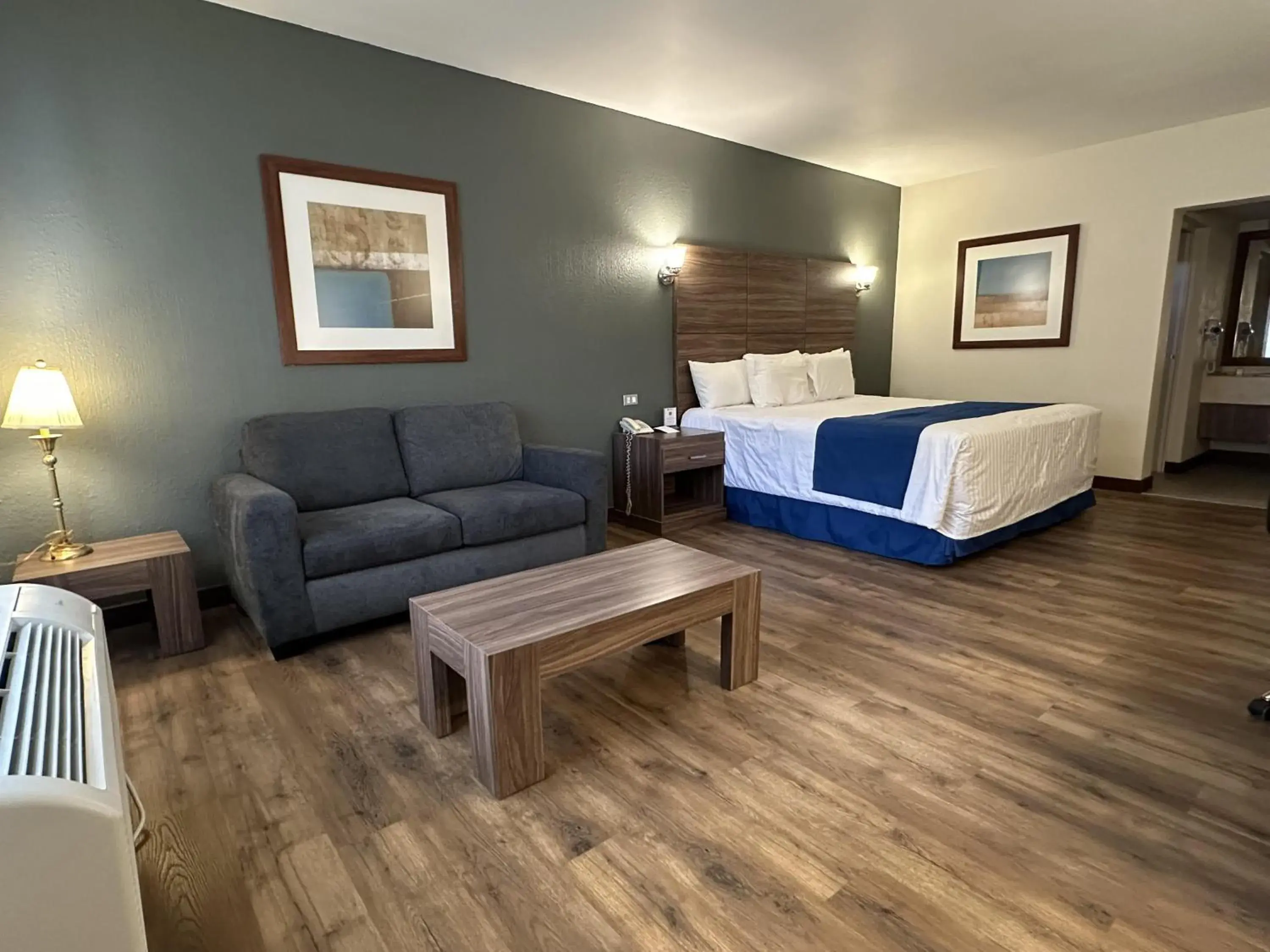 King Suite - Non-Smoking in Best Western Cumbres Inn Cd. Cuauhtemoc King Suite - Non-Smoking in Best Western Cumbres Inn Cd. Cuauhtemoc