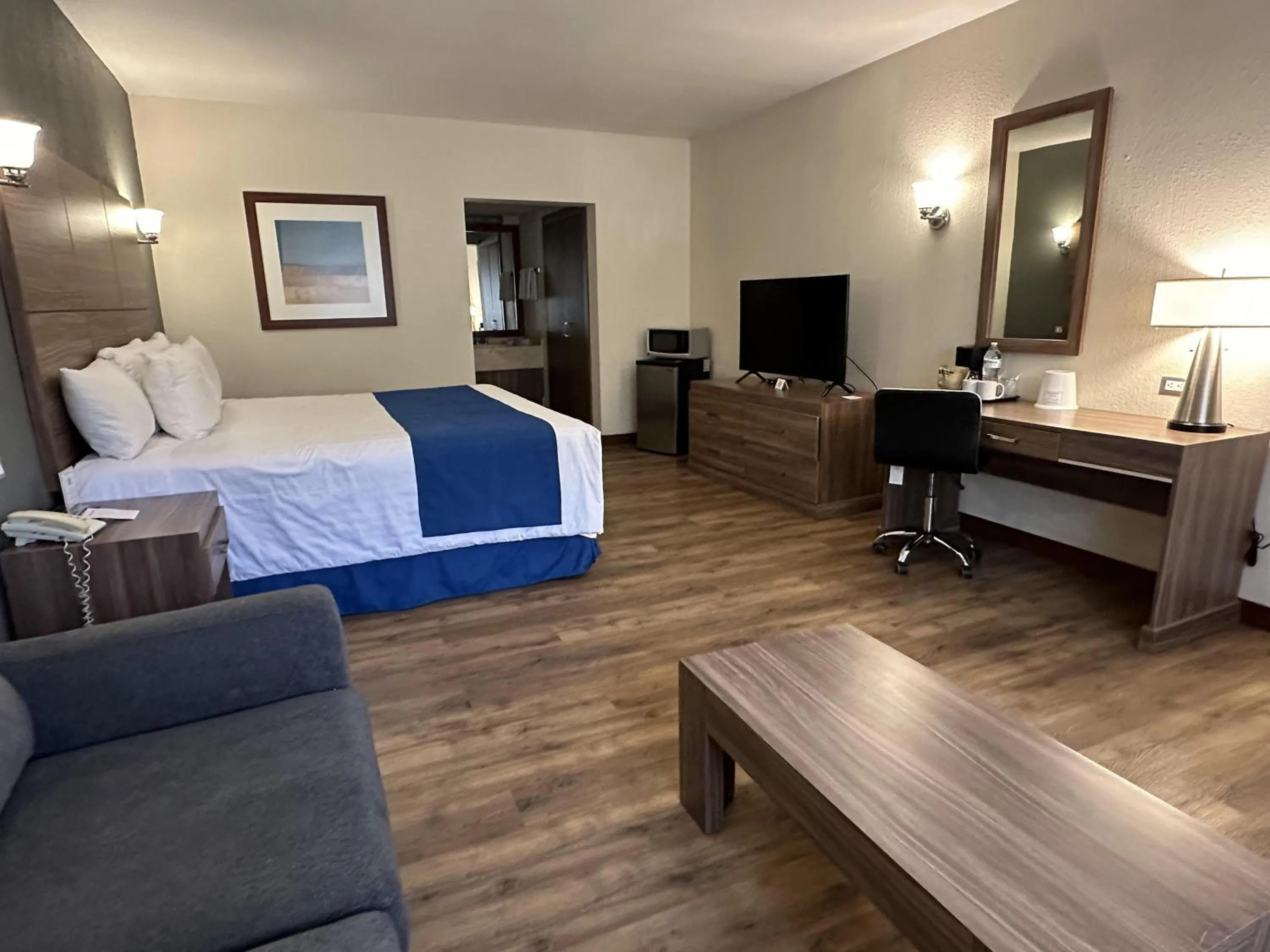 Photo of the whole room, Bed in Best Western Cumbres Inn Cd. Cuauhtemoc