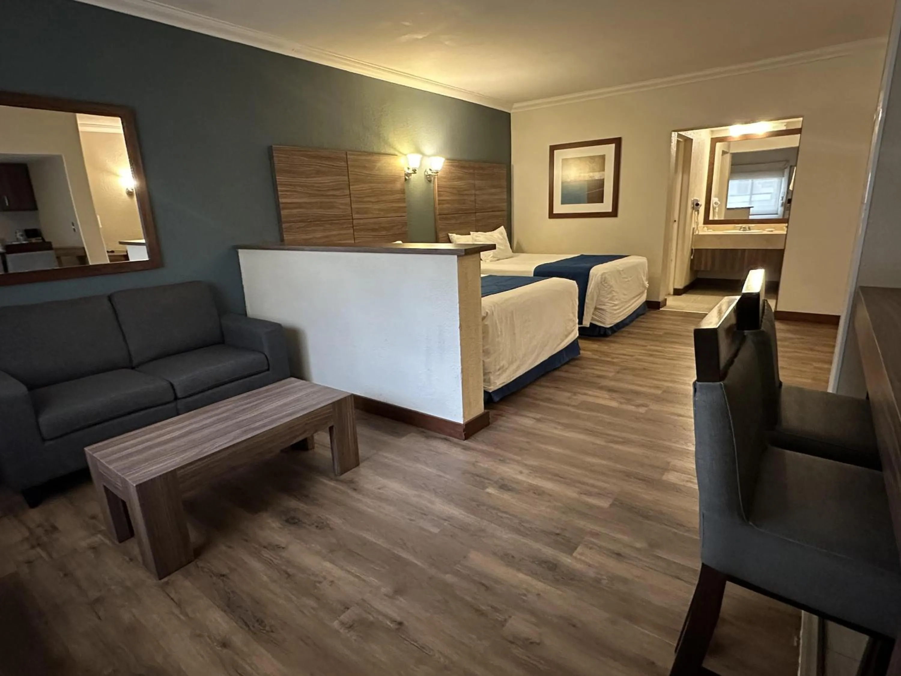 Photo of the whole room in Best Western Cumbres Inn Cd. Cuauhtemoc