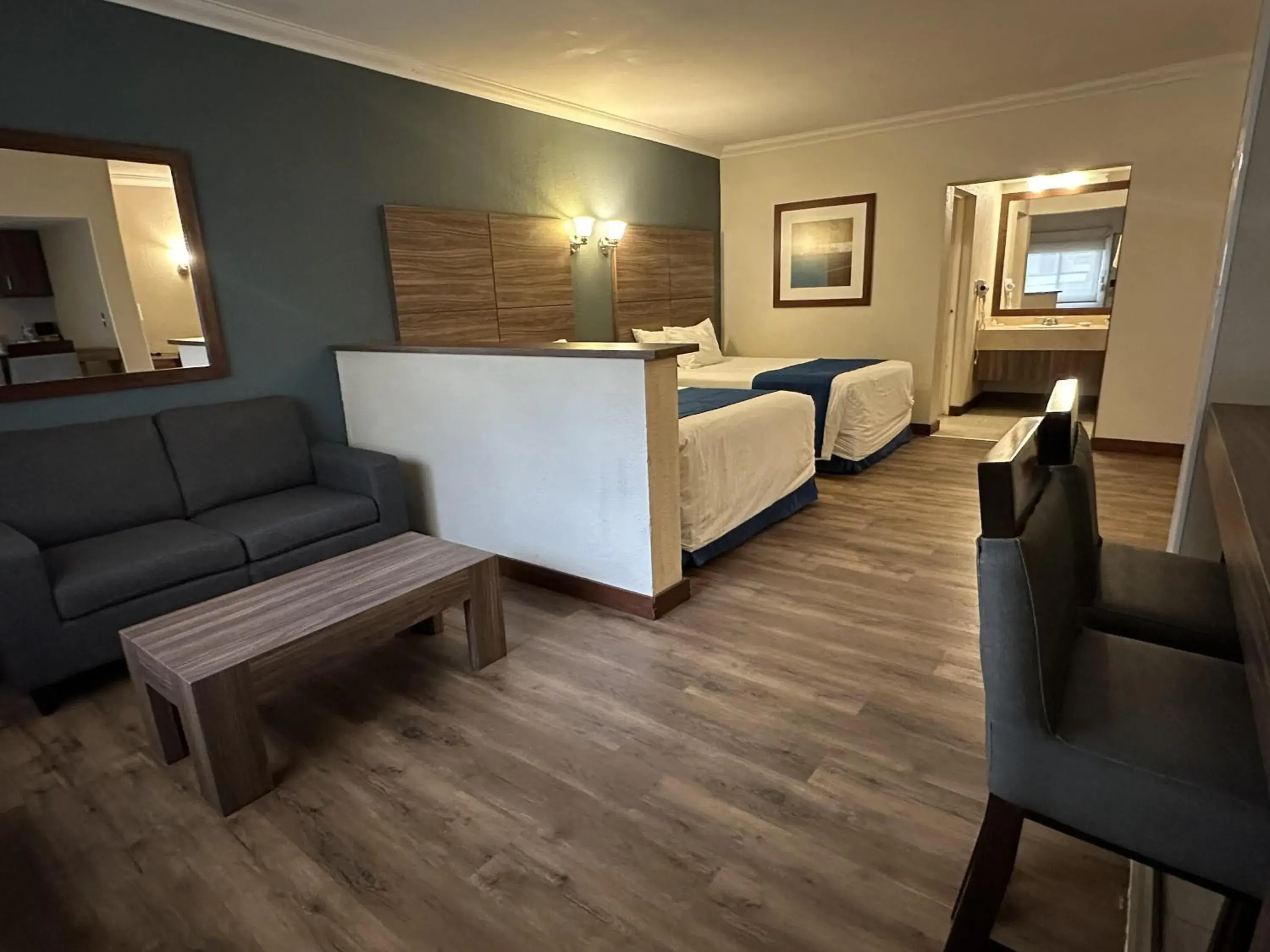 Photo of the whole room in Best Western Cumbres Inn Cd. Cuauhtemoc Photo of the whole room in Best Western Cumbres Inn Cd. Cuauhtemoc