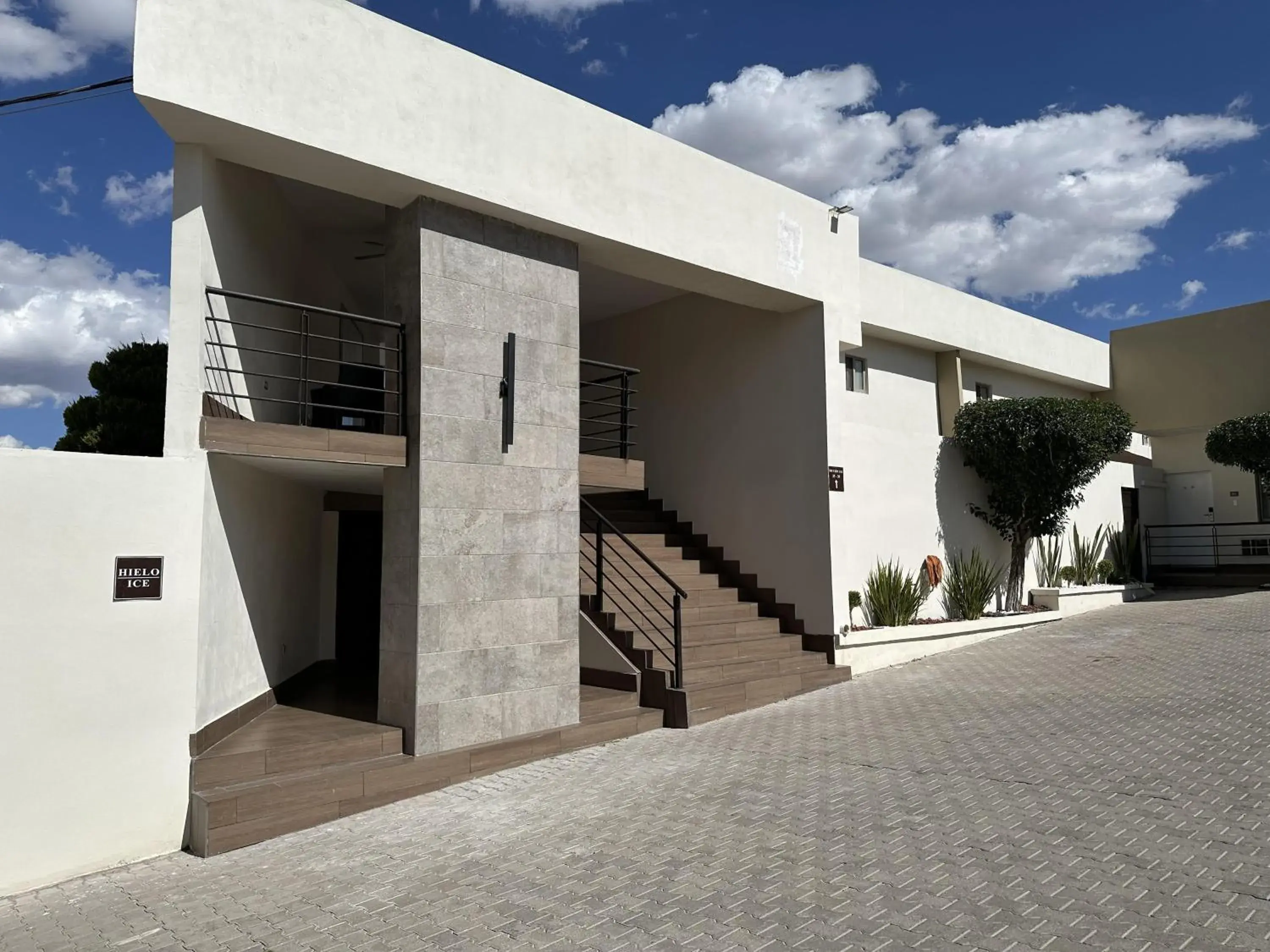 Property building in Best Western Cumbres Inn Cd. Cuauhtemoc Property building in Best Western Cumbres Inn Cd. Cuauhtemoc