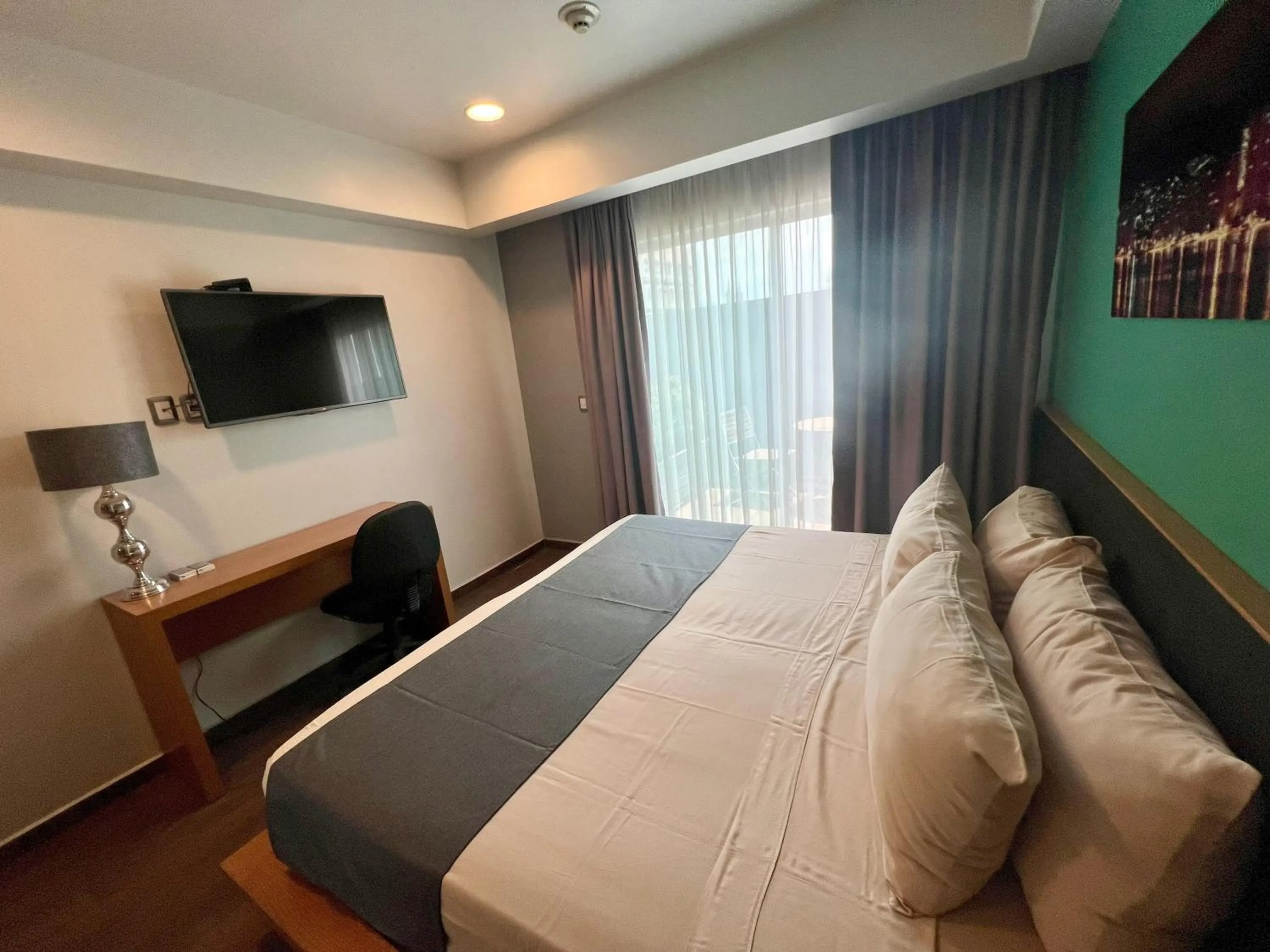 Communal lounge/ TV room, Bed in Concept Hotel - Centro Zamora