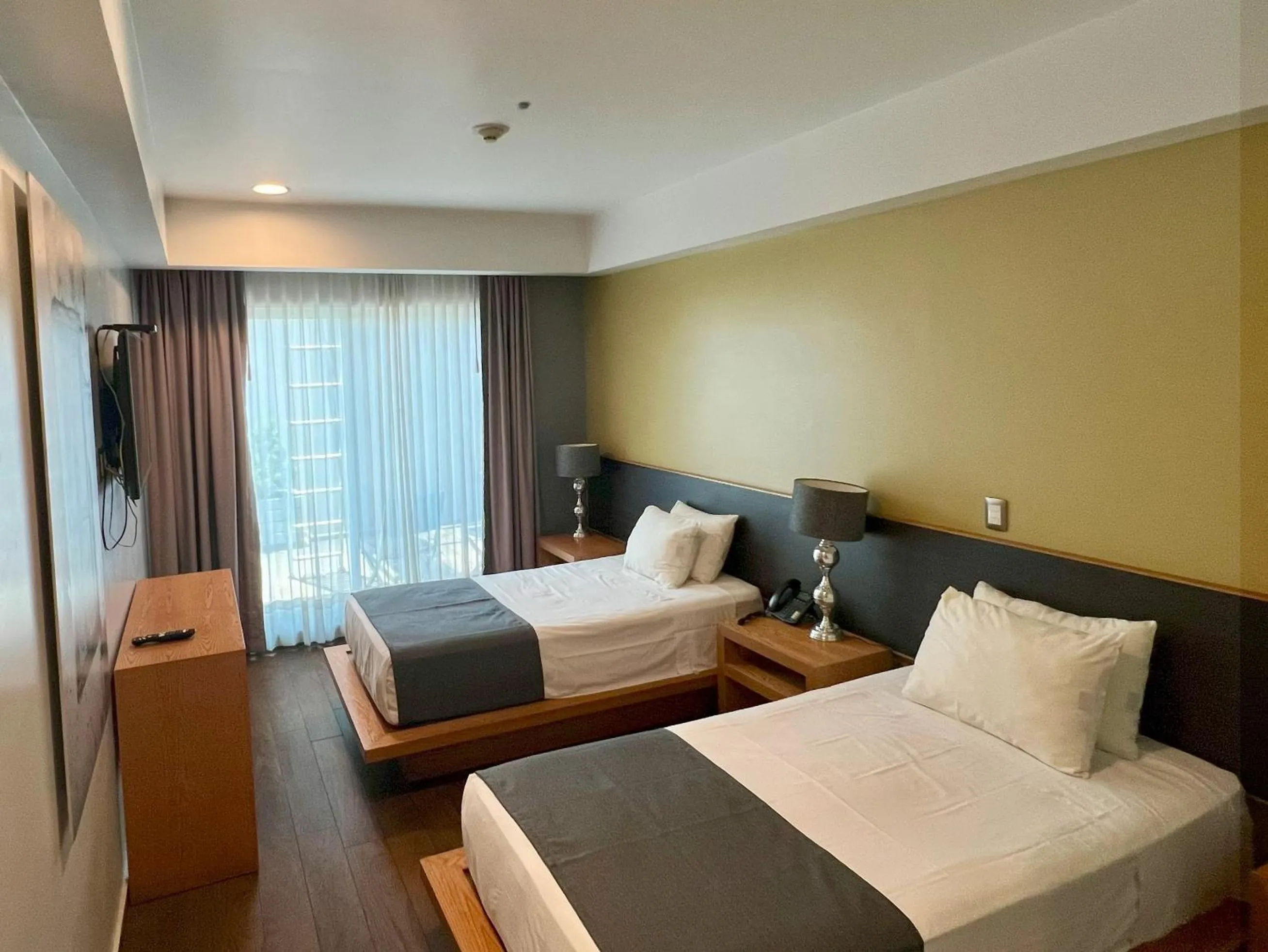 Photo of the whole room, Bed in Concept Hotel - Centro Zamora