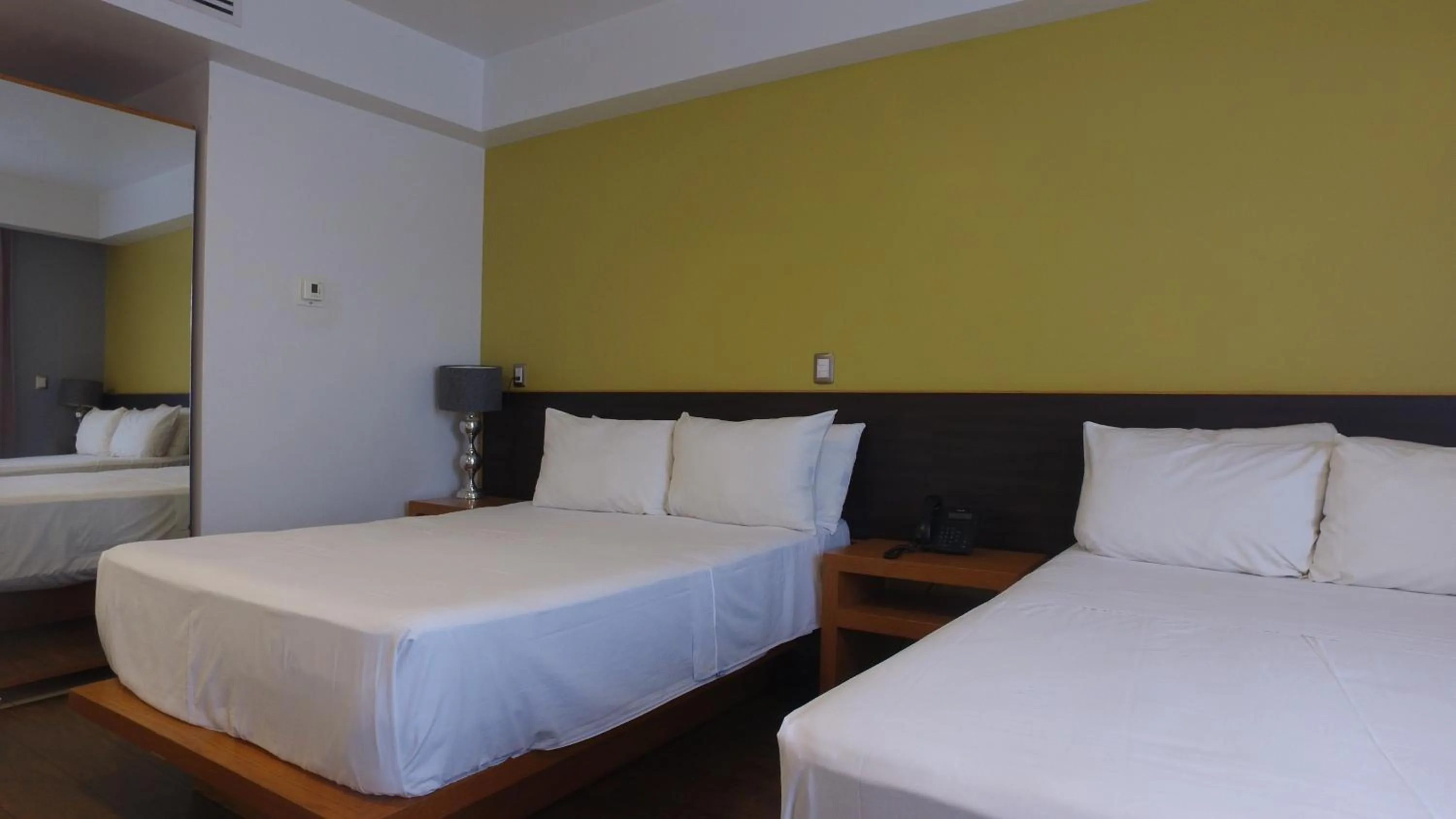Photo of the whole room, Bed in Concept Hotel - Centro Zamora