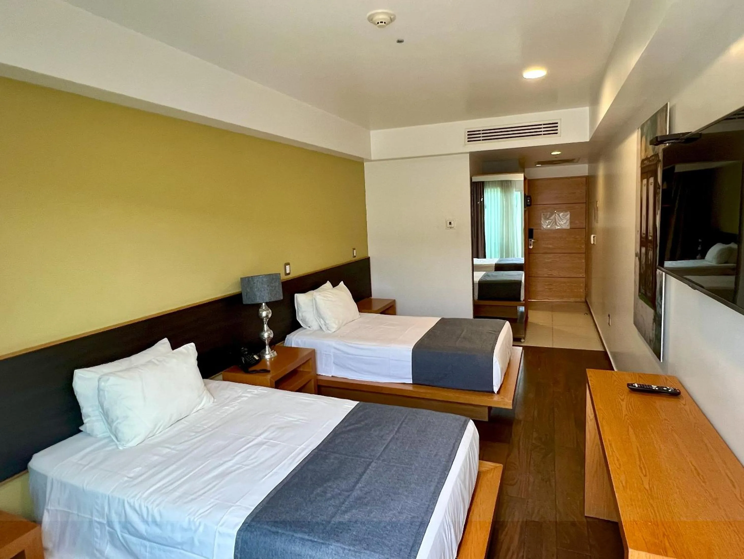 Living room, Bed in Concept Hotel - Centro Zamora