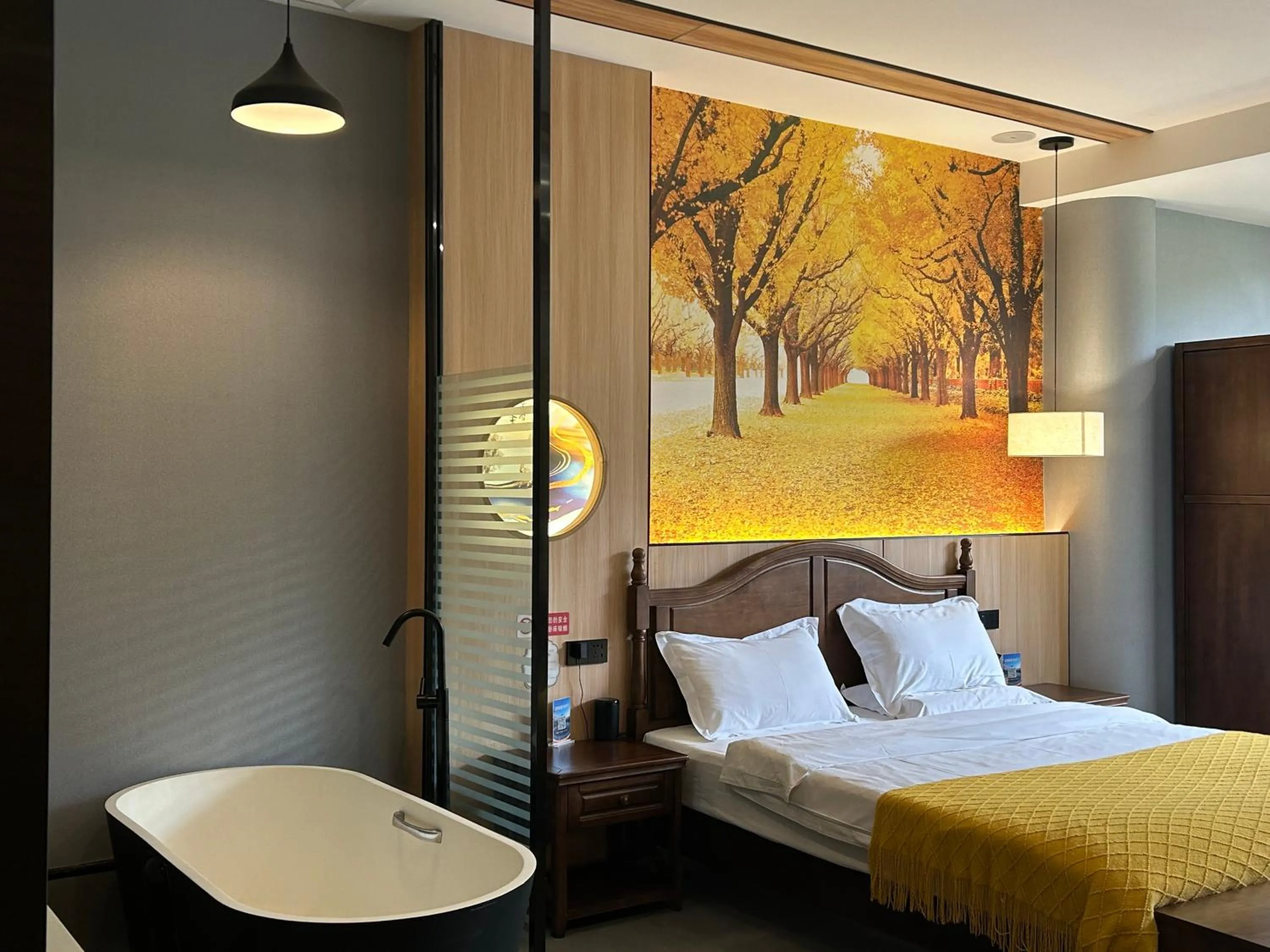 Queen Room with Garden View in Qichi Waterfront B&B Hotel