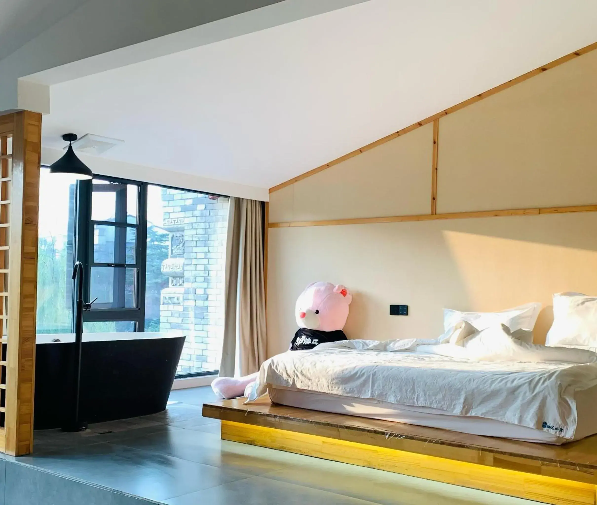 Superior Double Room in Qichi Waterfront B&B Hotel Superior Double Room in Qichi Waterfront B&B Hotel