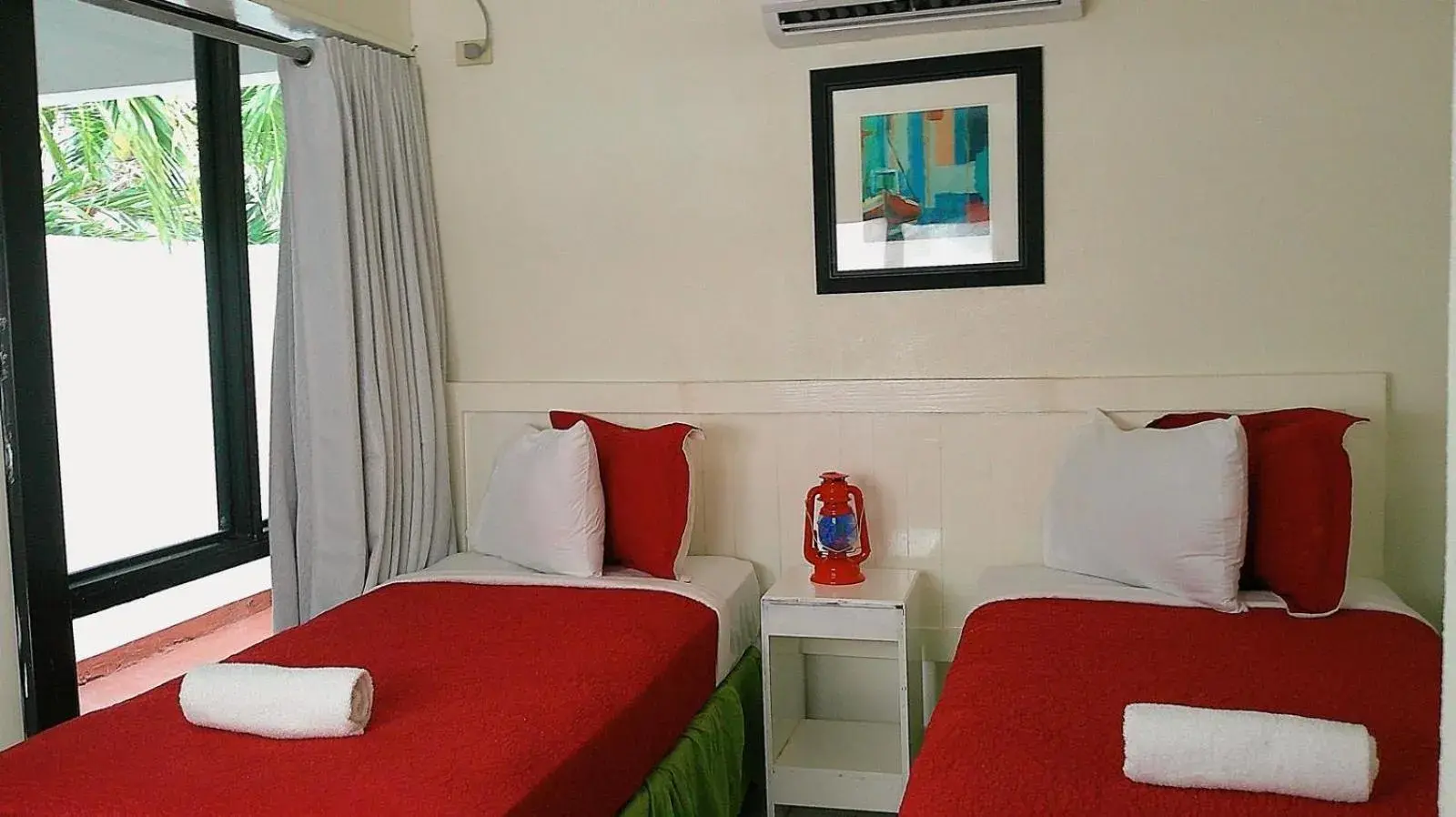 Small Twin Room in The Island Garden Hotel Small Twin Room in The Island Garden Hotel