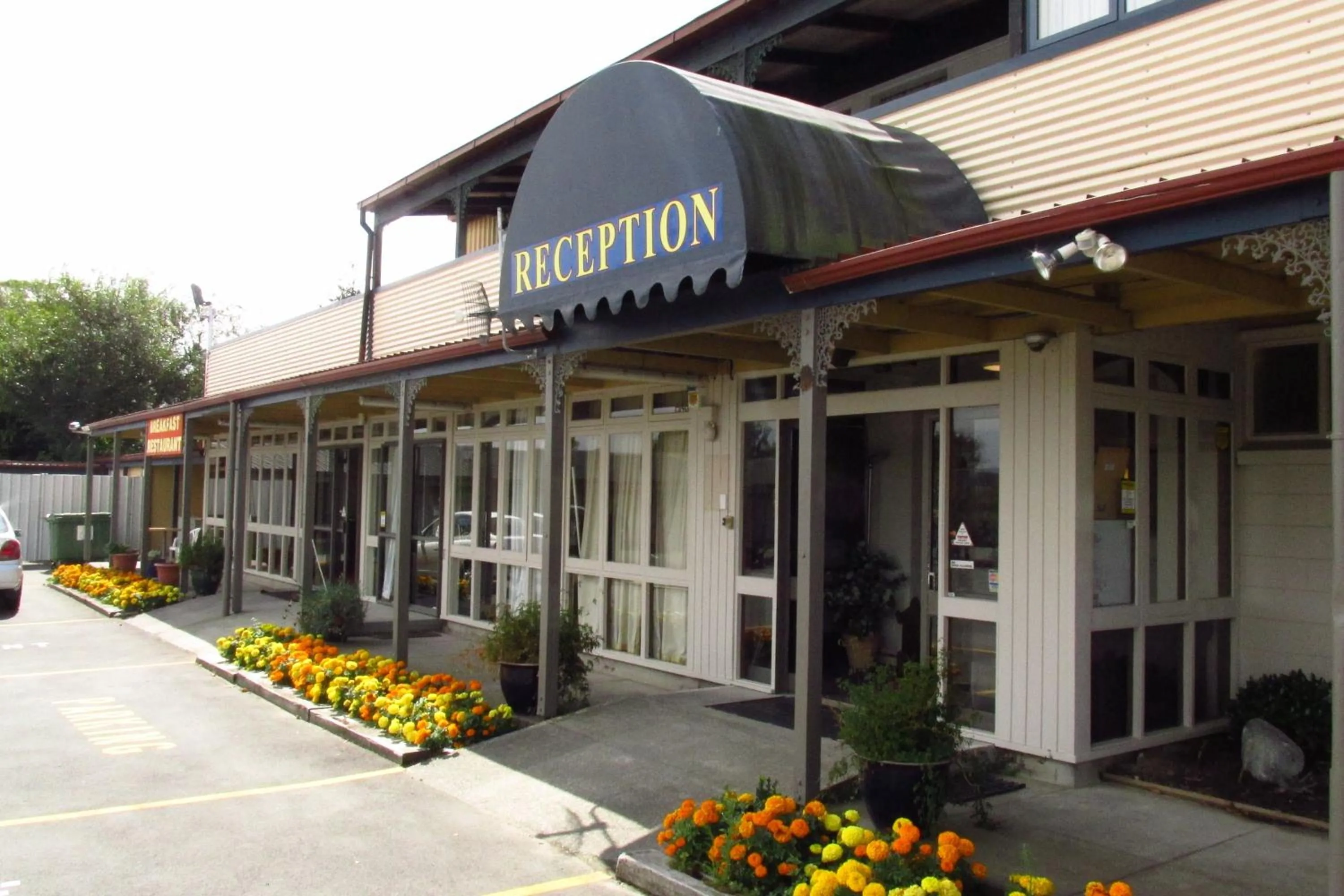 Facade/entrance in Blenheim Road Motor Lodge