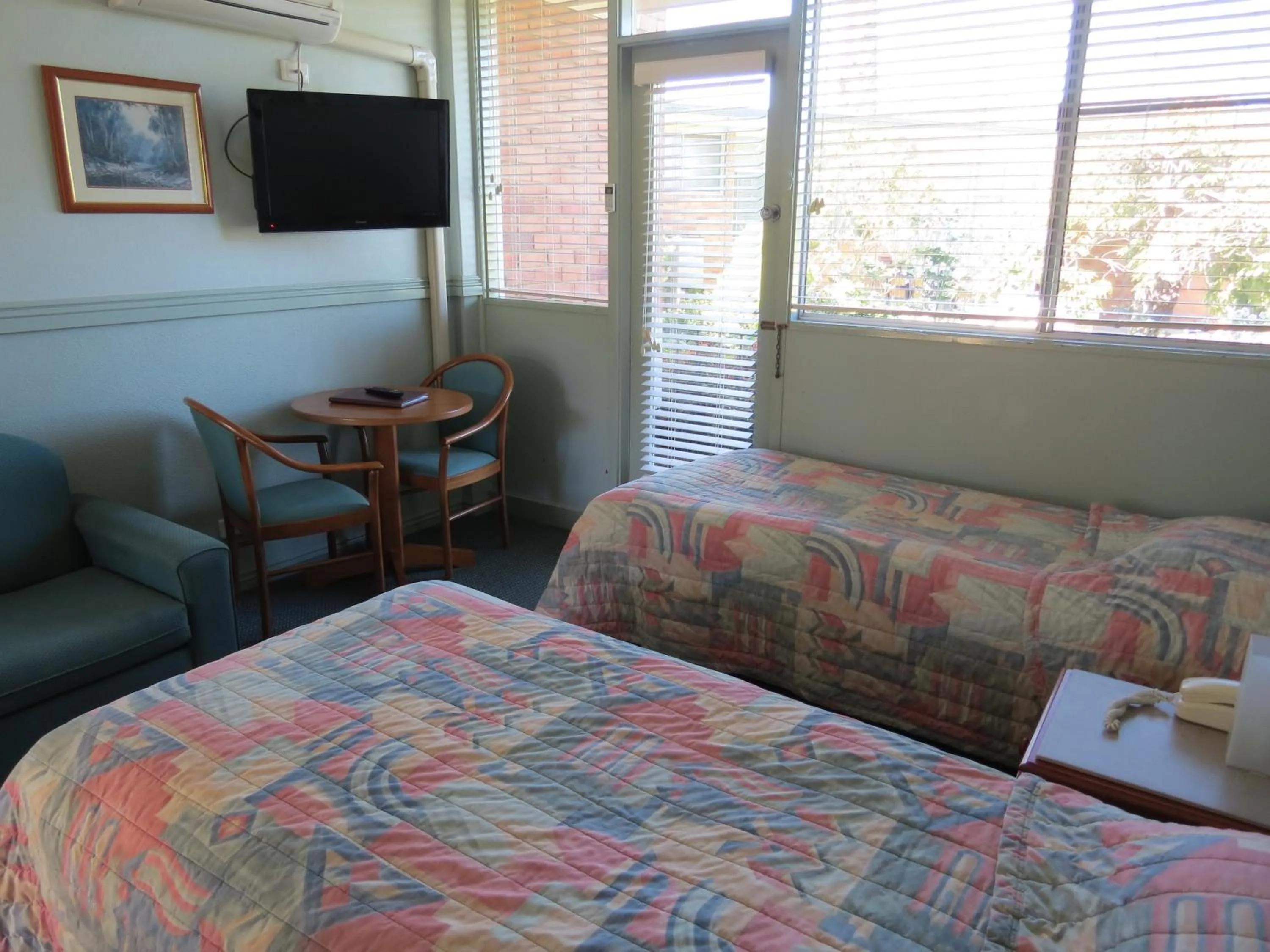 Bedroom, Bed in Golfview Lodge