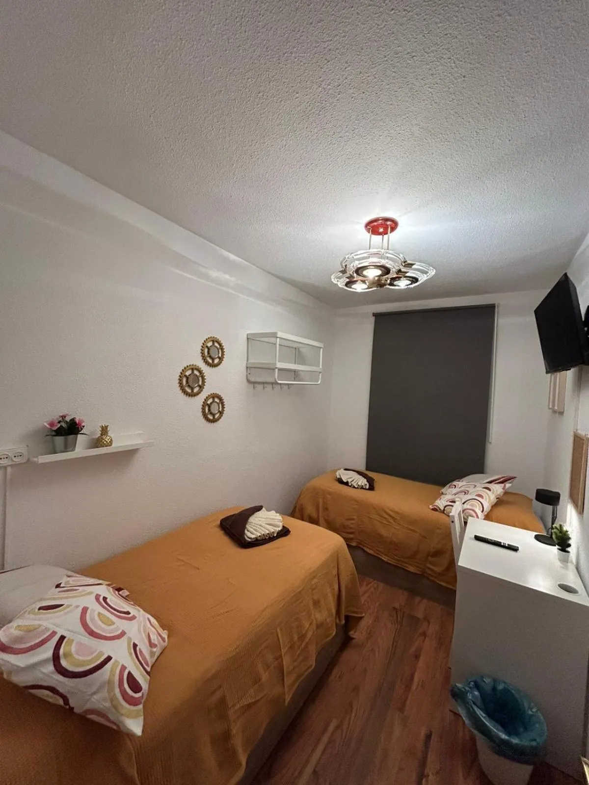 Twin Room with Shared Bathroom in Rooms Pontones
