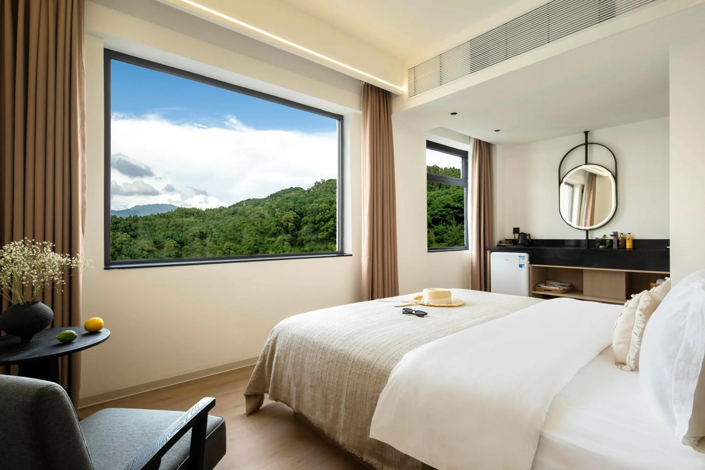 Double Room with Mountain View - single occupancy in Shenzhen White House Seaview Resort Hotel