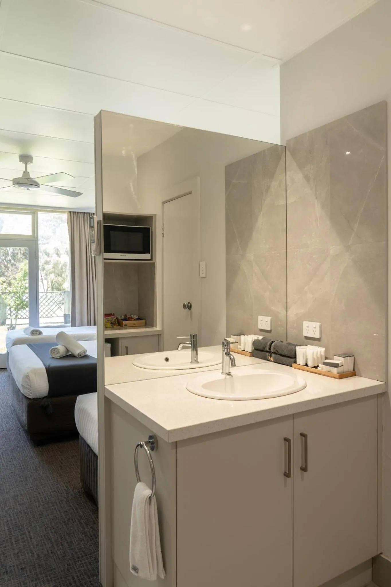 Bathroom in Naracoorte Hotel Motel