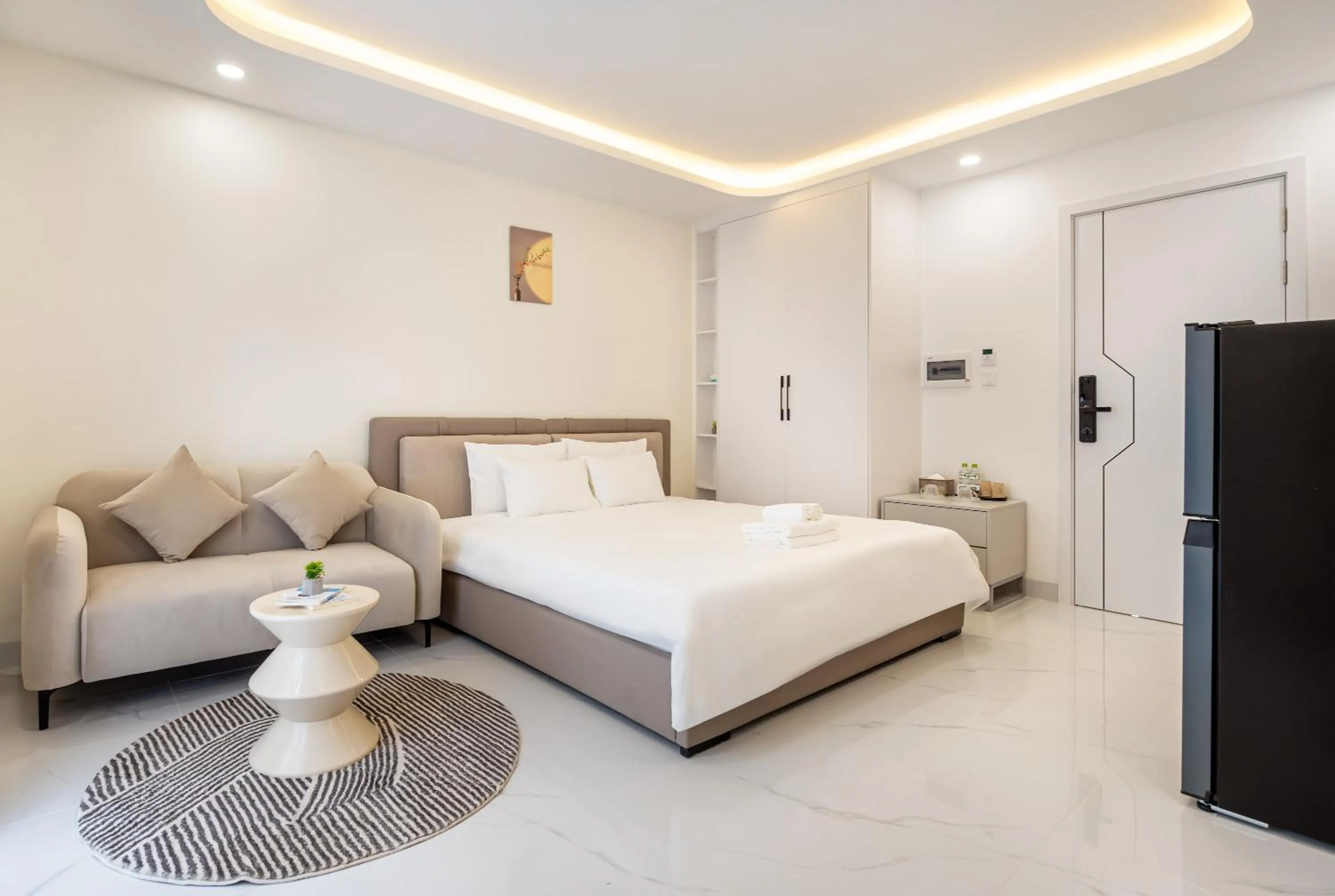 Photo of the whole room, Bed in The Royal Sky - Phu My Hung