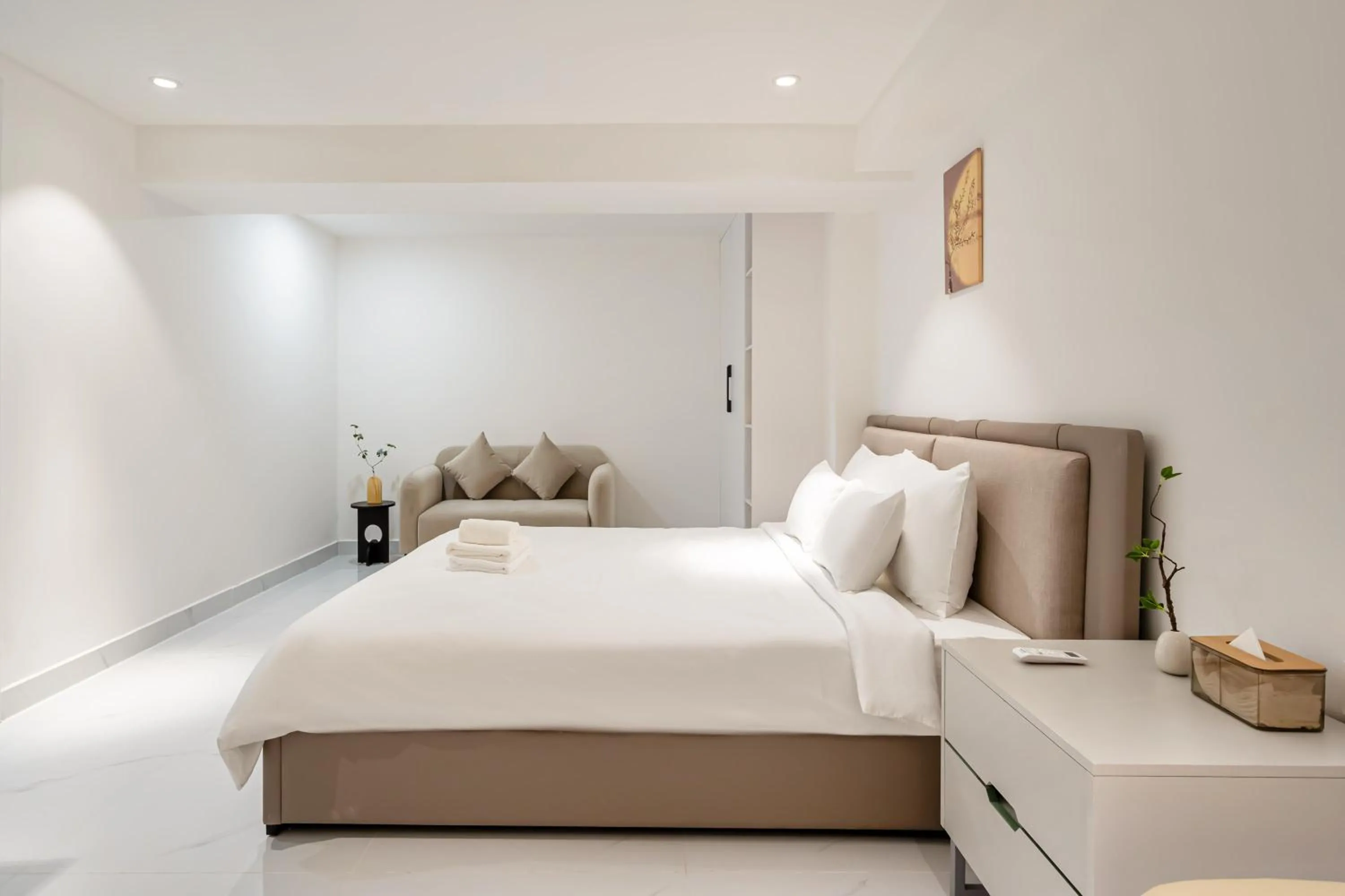 Photo of the whole room, Bed in The Royal Sky - Phu My Hung