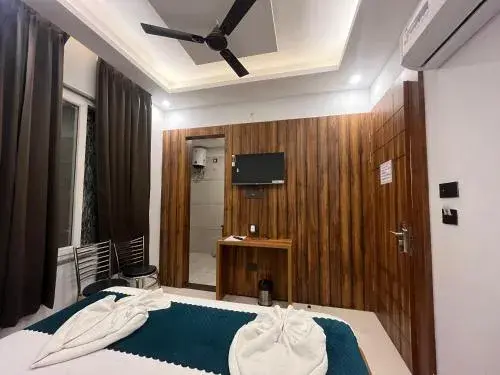 Standard Double Room in Hotel Vaidik Ganga Standard Double Room in Hotel Vaidik Ganga