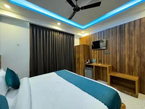 Superior Double Room in Hotel Vaidik Ganga Superior Double Room in Hotel Vaidik Ganga