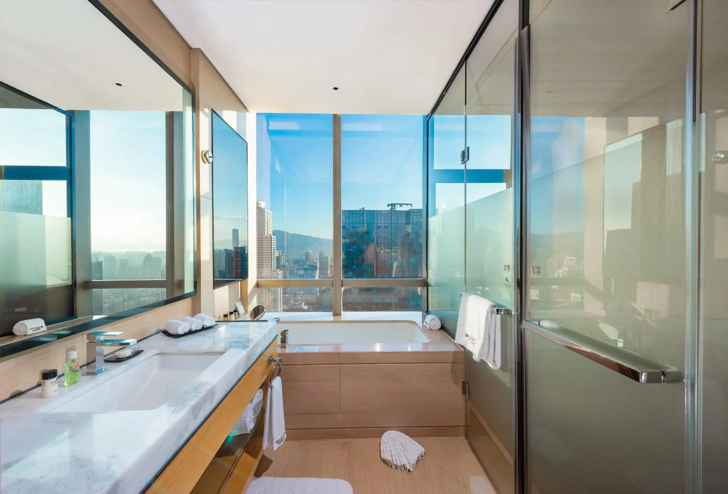 Bathroom in Shenzhen Futian Wyndham Grand Bathroom in Shenzhen Futian Wyndham Grand