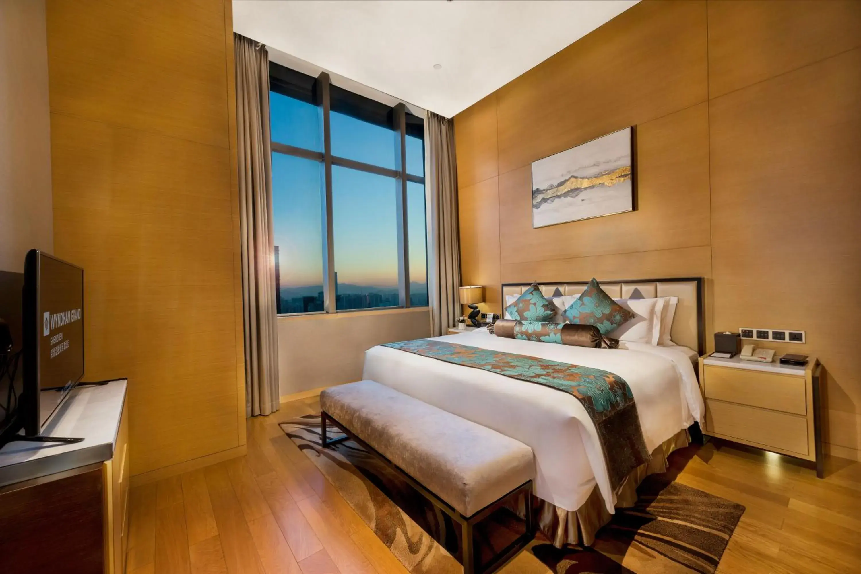 Bedroom, Bed in Shenzhen Futian Wyndham Grand Bedroom, Bed in Shenzhen Futian Wyndham Grand