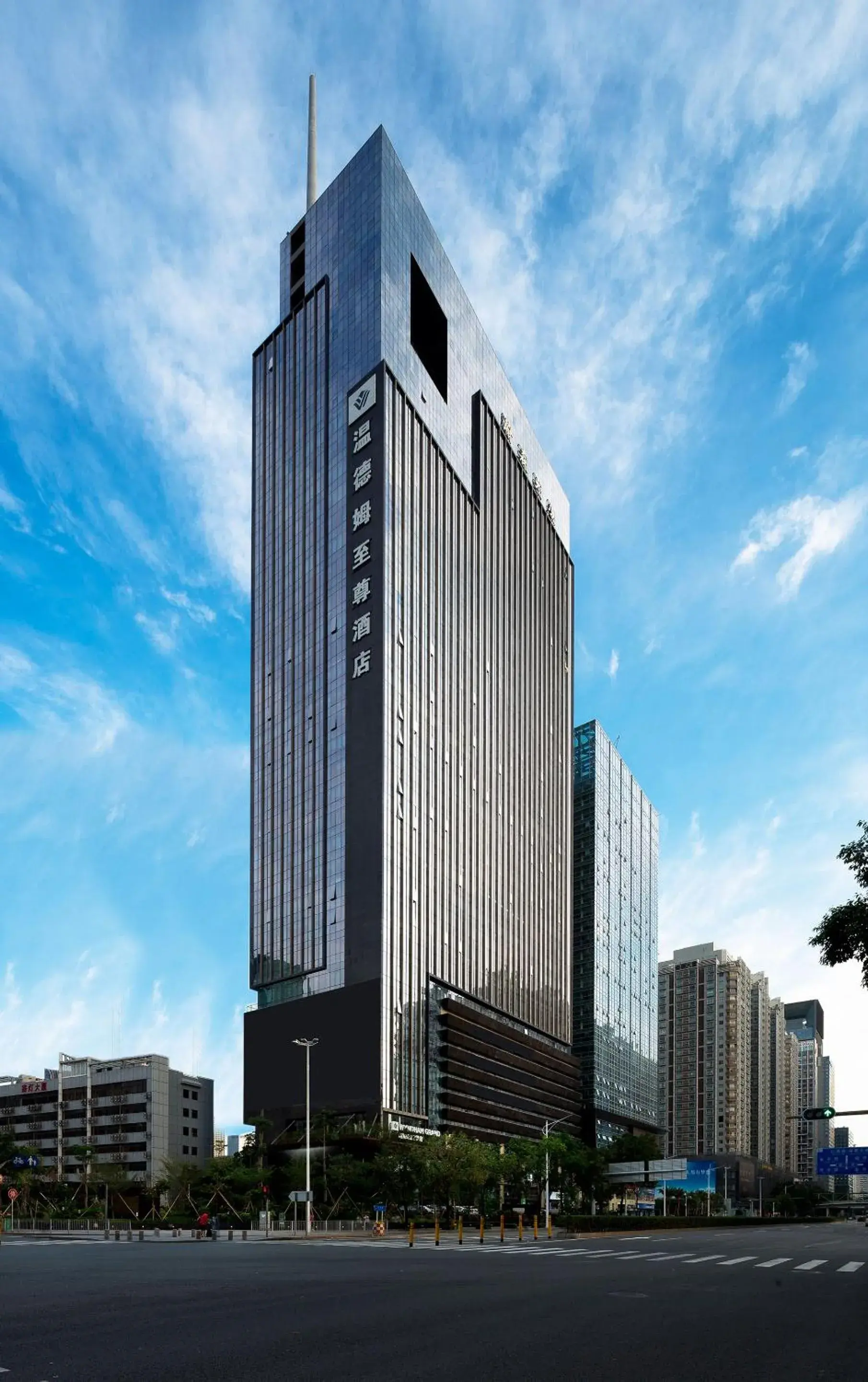 Facade/entrance in Shenzhen Futian Wyndham Grand Facade/entrance in Shenzhen Futian Wyndham Grand
