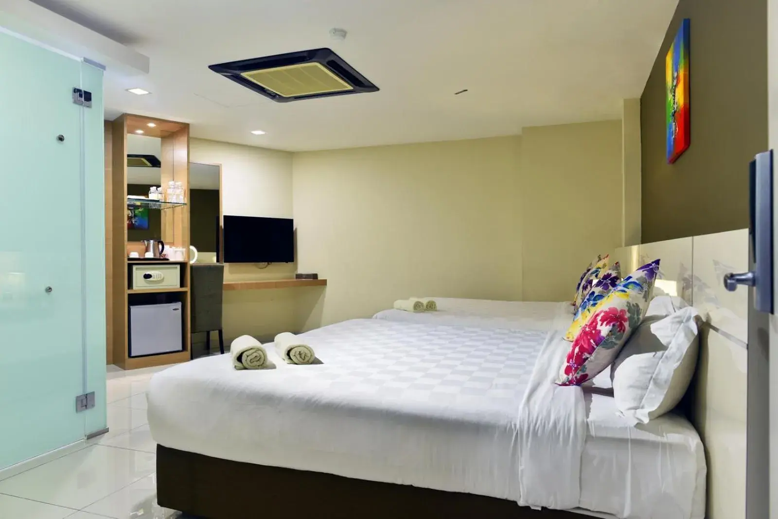 Bed in Hotel Mornington Bukit Permata Lumut