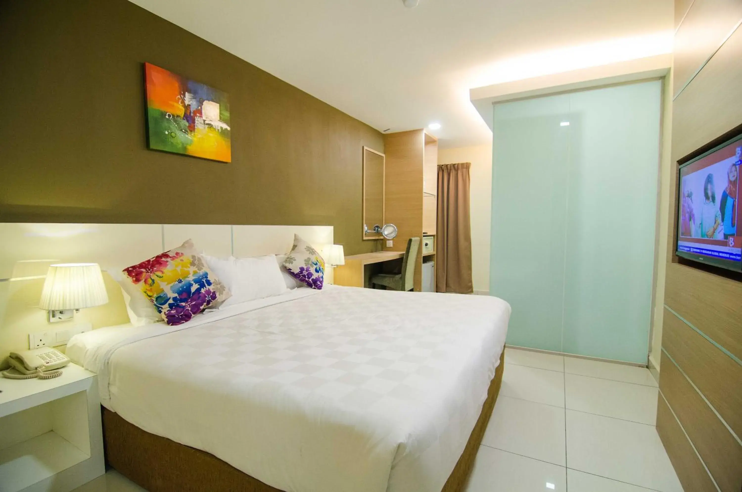 Bed in Hotel Mornington Bukit Permata Lumut