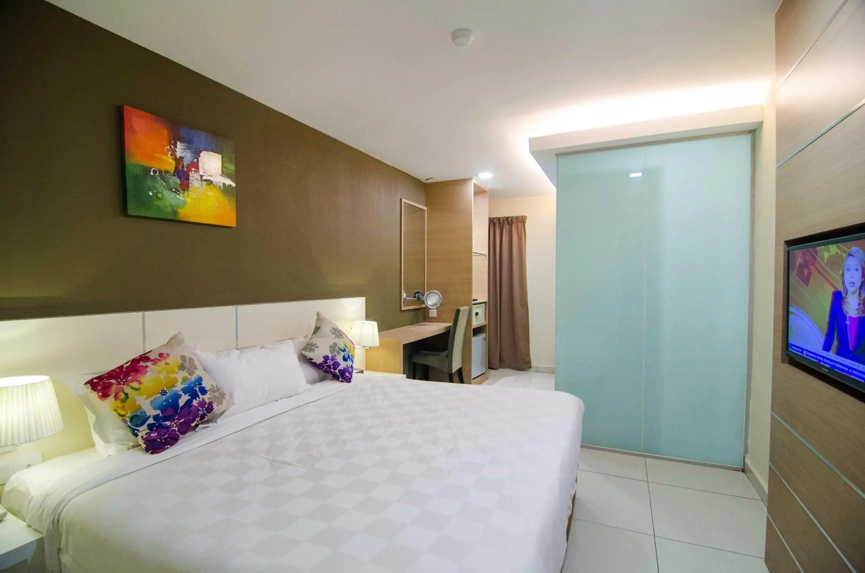 Bed in Hotel Mornington Bukit Permata Lumut